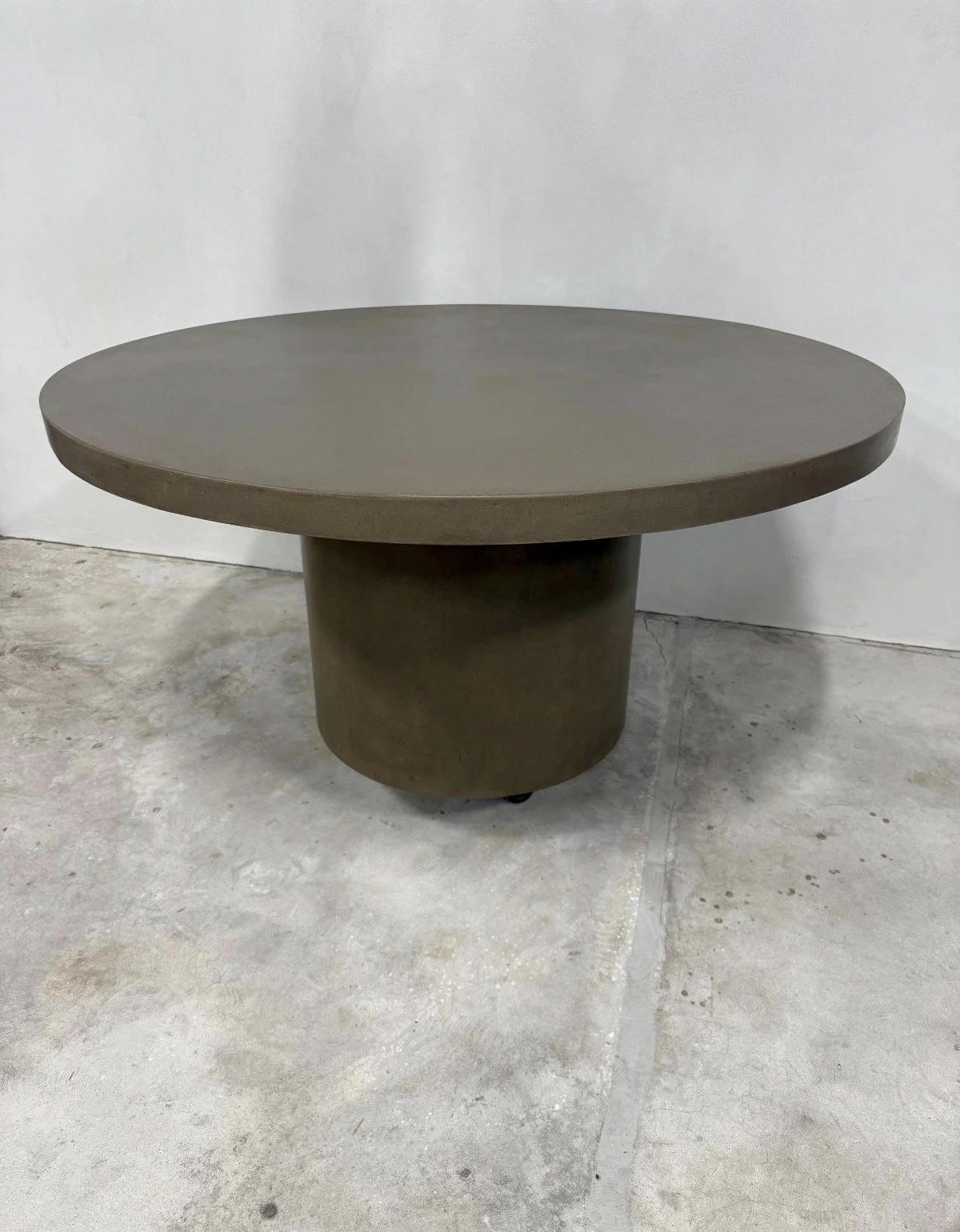 ROUND CONCRETE DINING TABLE PUTTY.jpg