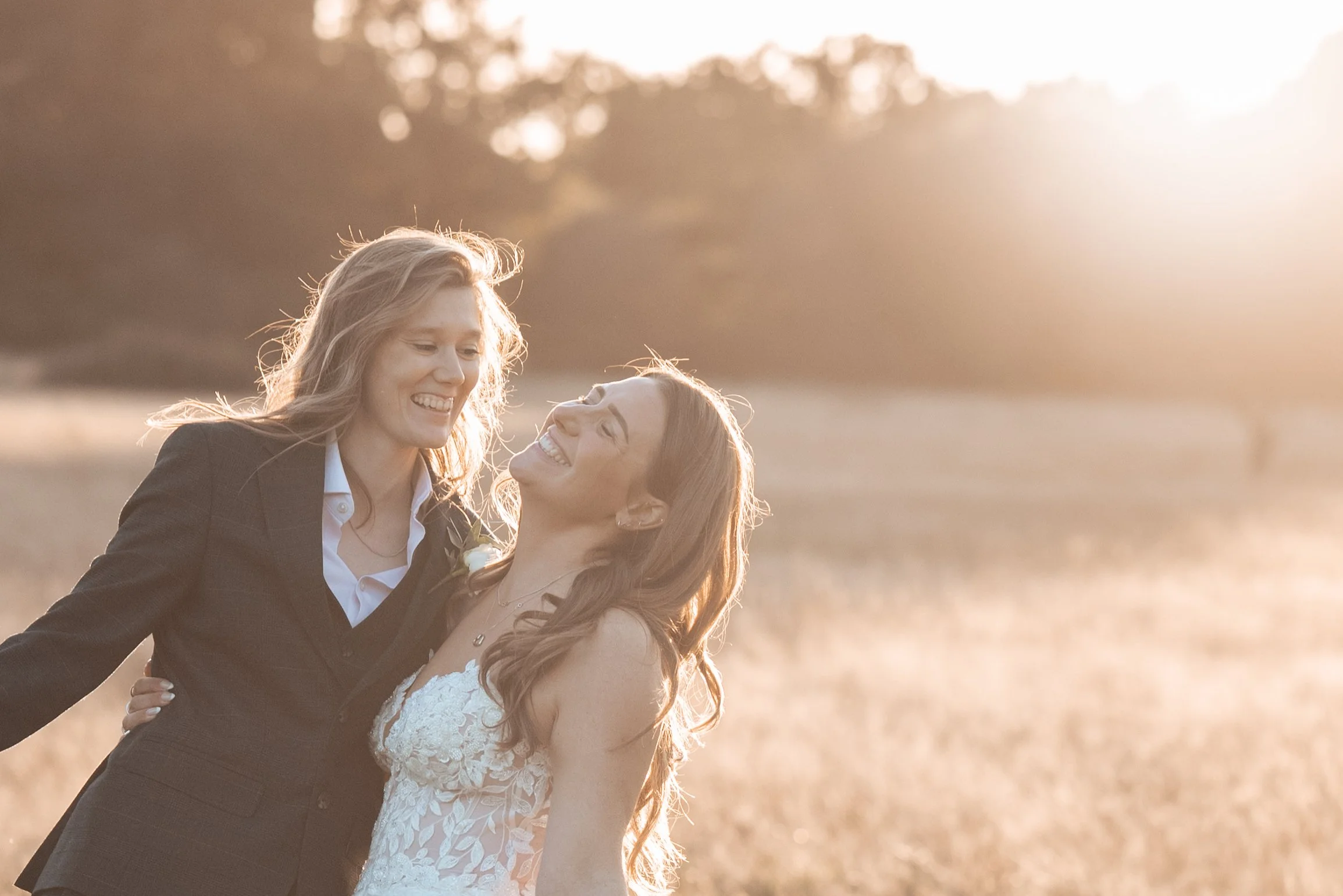 Pia and Emily’s Brookfield Barn Wedding