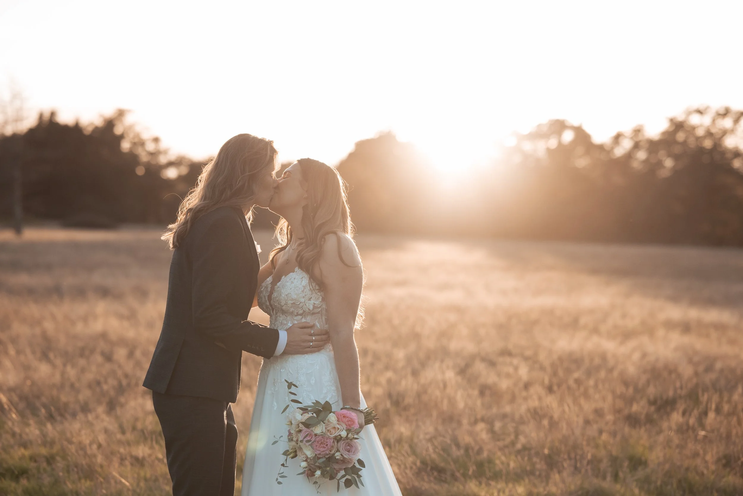 Pia and Emily’s Brookfield Barn Wedding