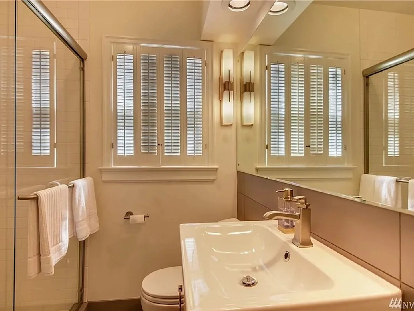 BATHROOM_BEFORE copy.jpg