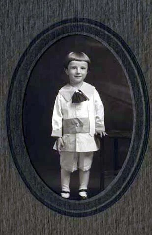   https://deadfred.com/photos/21612.jpg    Comments:  Albert Young (Nee: ) | NH | 1851-1900 | Comments: Comments on rear: Age 3 yrs 8 mos 8 day 