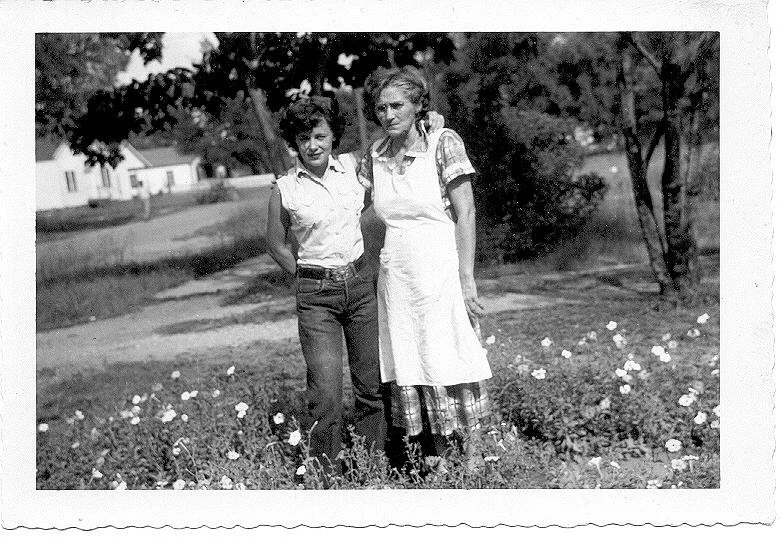   https://deadfred.com/photos/15979.jpg    Comments:  Flossie Mae Young (Nee: ) | USA | 1956 | Comments: Taken in early 1956 .Flossie Mae Young (Granny Mom) my grandmother is on the right . My mother Ginger Young is on the left .Contact  cbyoung@swbe