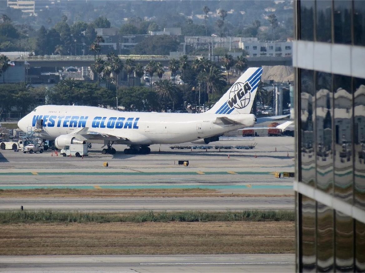 Repost from @jetspots
&bull;
Western Global Reflections!
.
.
.
.
.
#planespotting #planespotters #airplane #airtravel #boeing #boeinglovers #whywefly #airbus #aviation #avgeek #planespotter #aviationphotography #widebody #pilotlife #aviationdaily #je