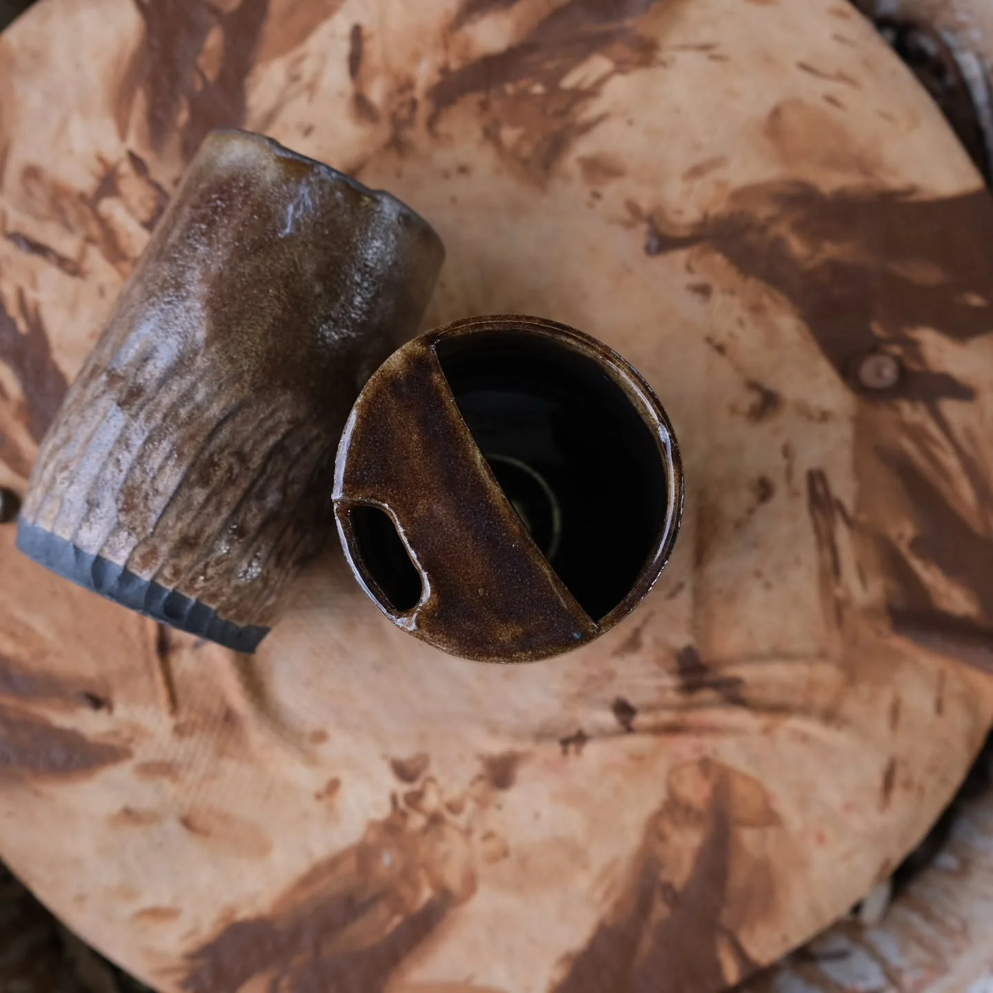 Mud is so aesthetic ✨️ 

This little guy is still available and I am currently updating my website with lots of new emerald green mugs that I'm obsessed with so check it out! Or come to @mudslingers.pottery and see what we have in stock!