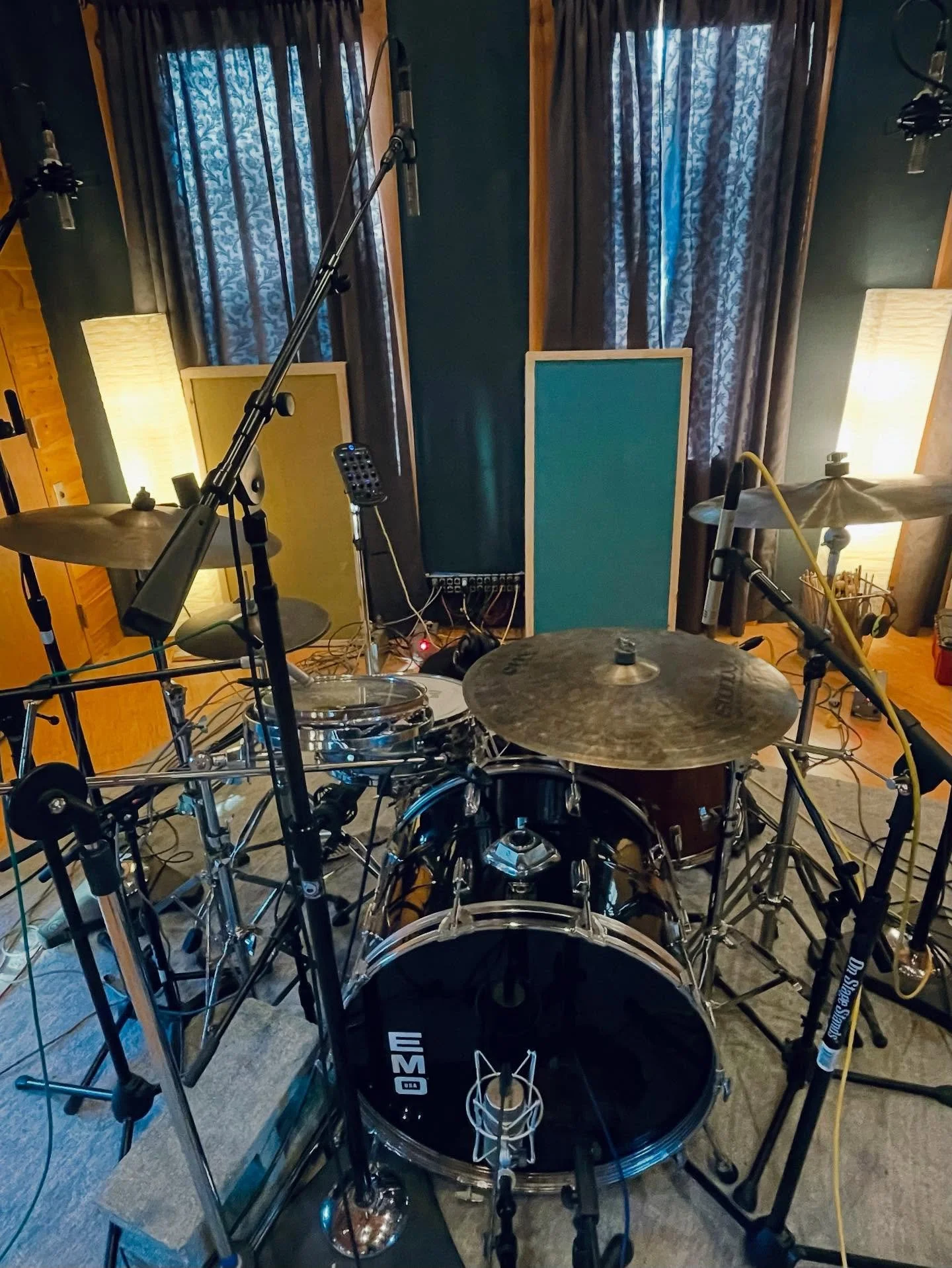 My Office away from my office last week&hellip;.

Back in the wonderful walls of @rawrecording capturing new @harbodrums noises.  I was reminded that I first recorded this kit in 1997.  ROTO TOMS never get old!