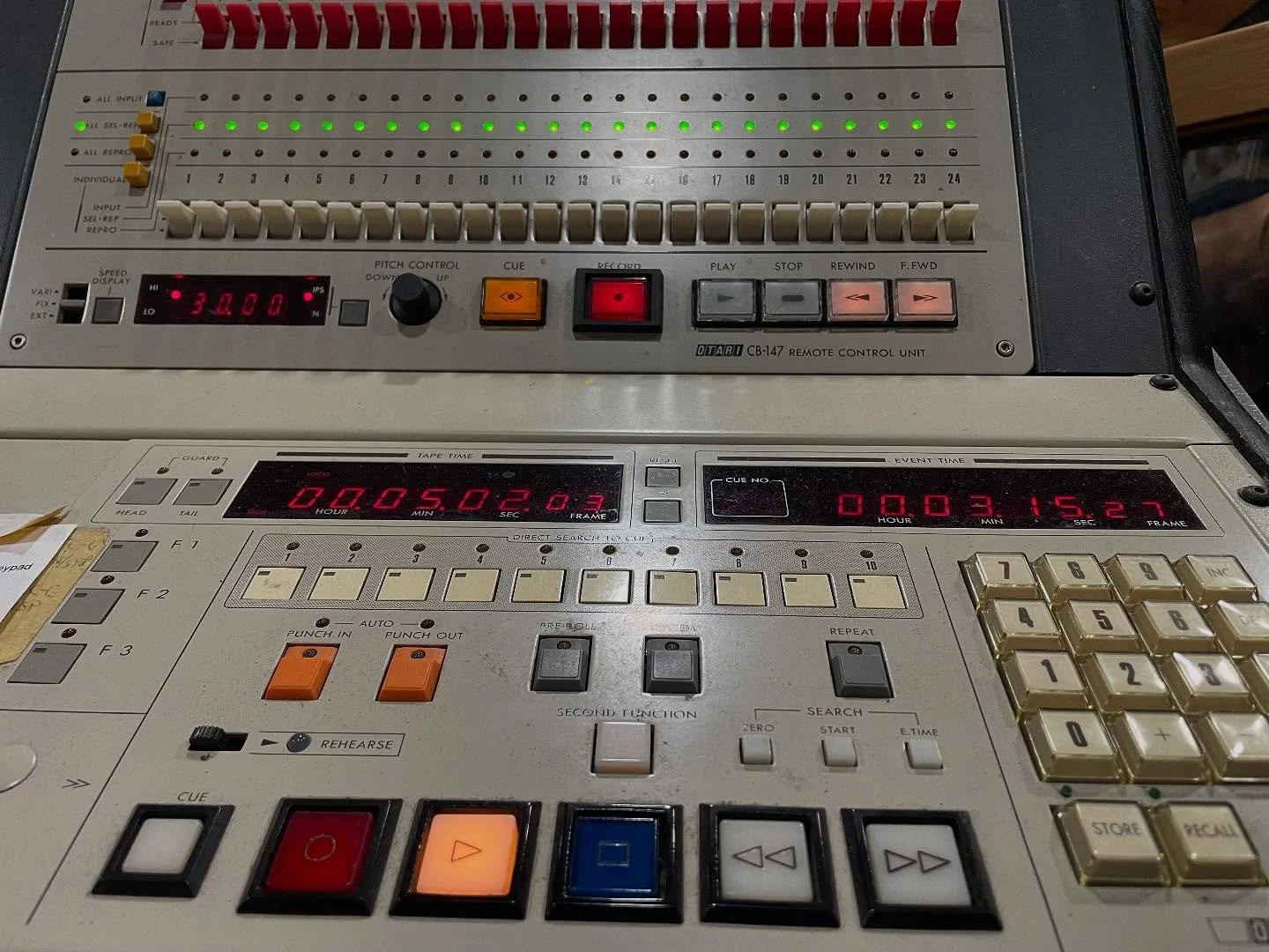 I had the great pleasure of recording @thebossswife upstate at the excellent @captains.cove.catskills Studio a few weeks ago.  A total blast!

I started recording on tape for years before eventually switching primarily to digital.  This was my first 