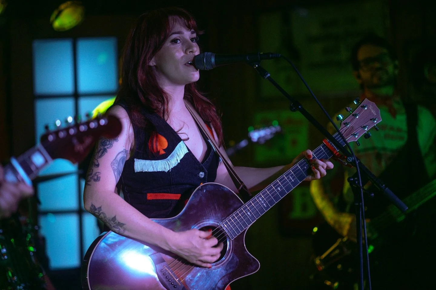 Another recap from our EP release show.. 

This song by @sarahgrossmusic has truly captured the heart of last week. Feeling the urge to run away from age but instead embracing the confidence and stability that only comes with time - all while refusin