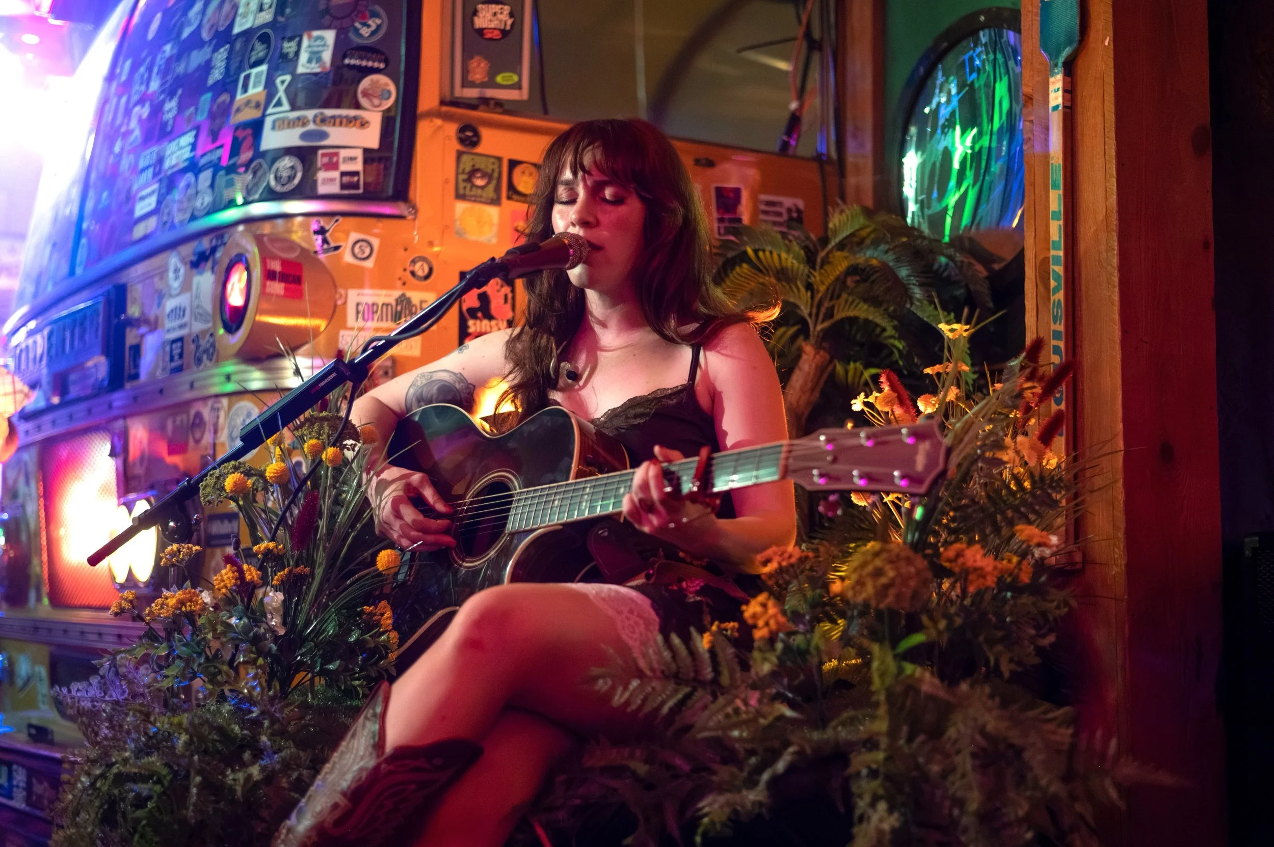 Hi! I updated my website with everywhere you can find me over the next few months. 
Today I&rsquo;ll be at @davenport.cidery drinking the best cider and playing from 3-6! 

📸 @zackpude