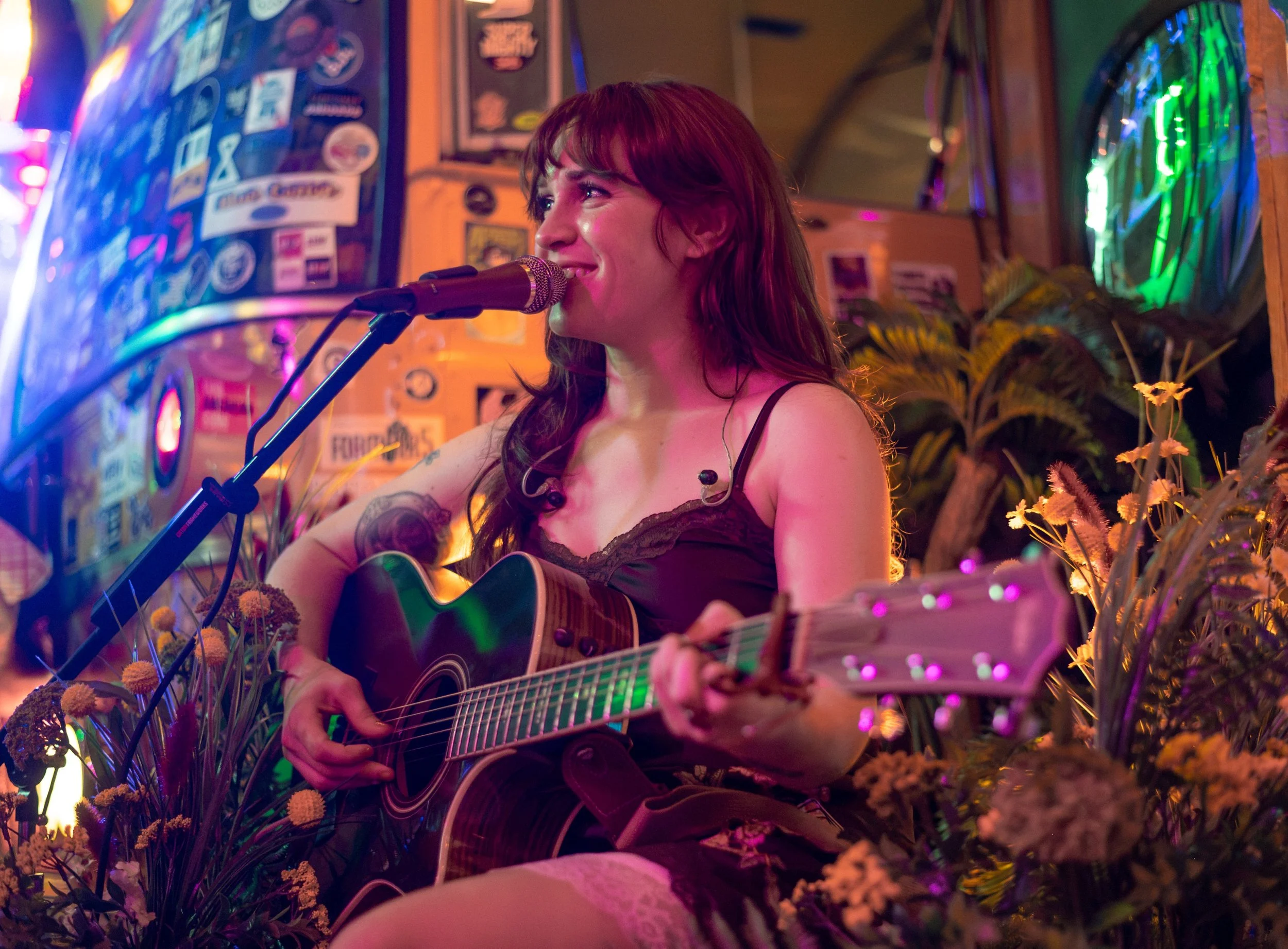 Playing tonight at @laverybrewingco patio from 5-8!
Tomorrow at @room33speakeasy 7-10 !