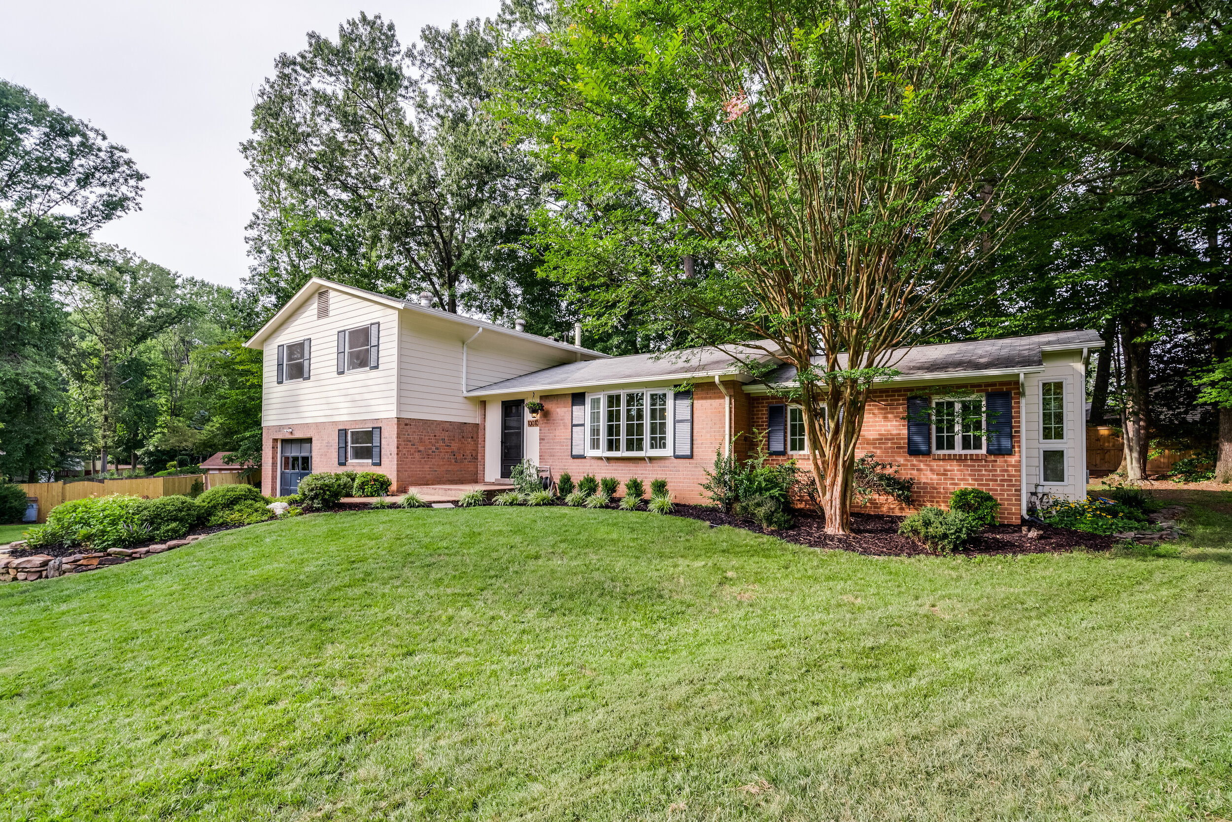 05_10010 Raeburn Ct.JPG