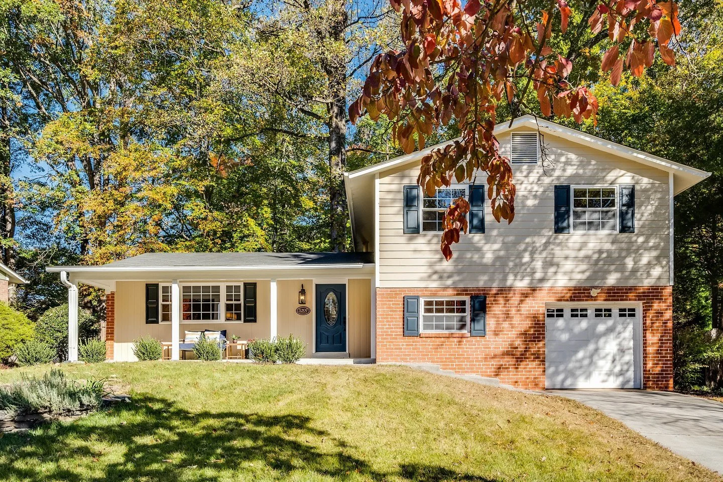 You&rsquo;re not seeing double&mdash;we really are listing two beautiful Regents this weekend and 5207 Stonington Drive is going to make you swoon!

This Regent has a kitchen that&rsquo;s really going to check all the boxes.  A great footprint with t