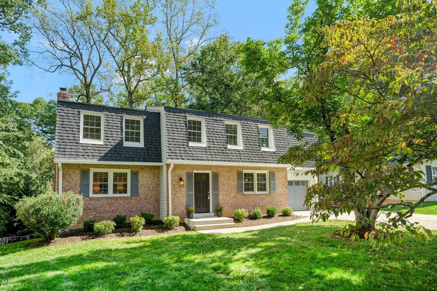 5207 Mornington Court has moved to the SOLD column!  This Baron in Kings Park West was delightfully updated under the guidance of listing agent Katie Bigbie and project manager Diane O&rsquo;Neill and it was truly some of their best work!

We loved t