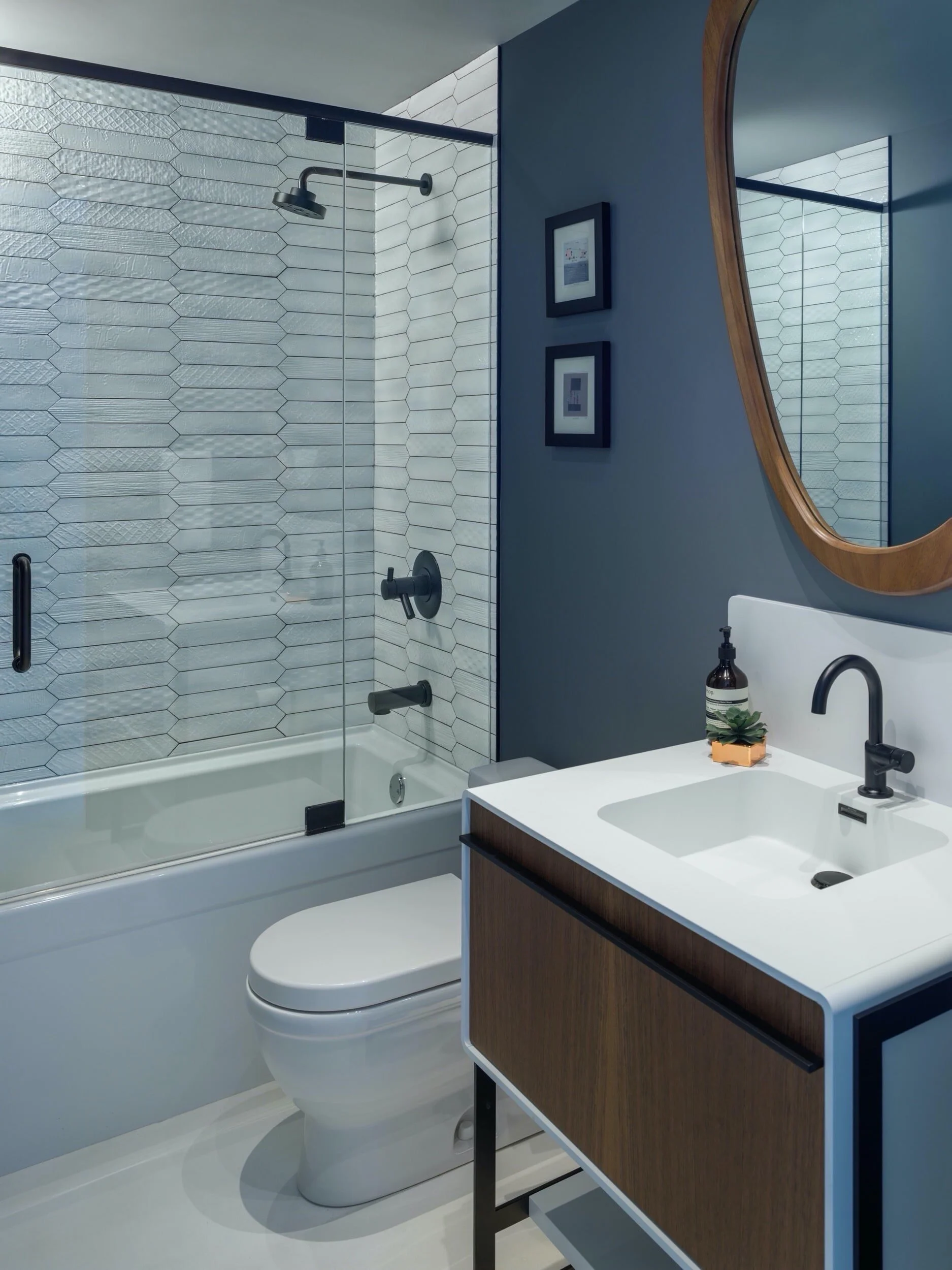 LAP0390_jhainc1775Quebec_0052_Screen _resized _colorsync.jpg