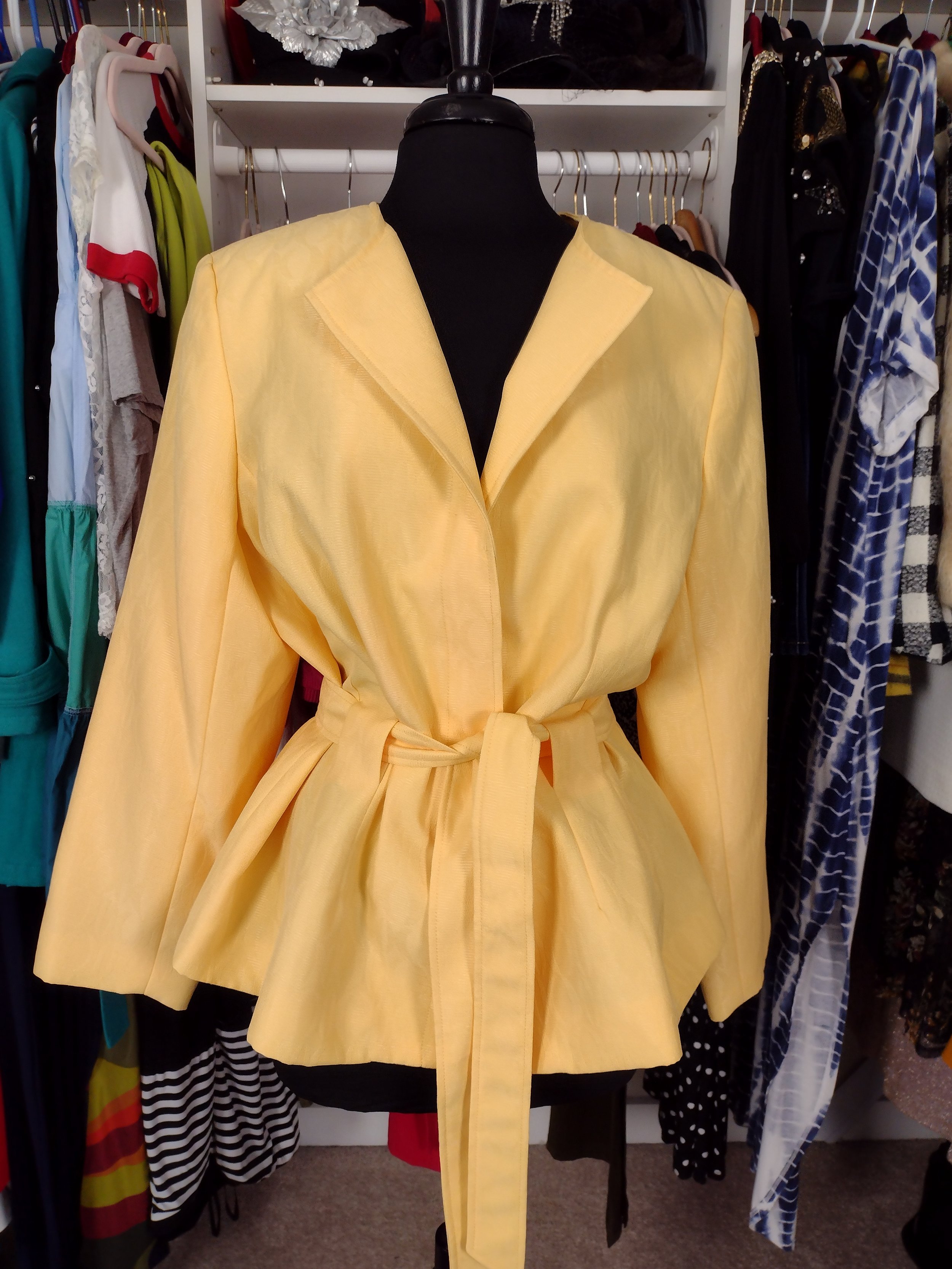 Signature by Larry Levine Yellow Blazer Size 16/18