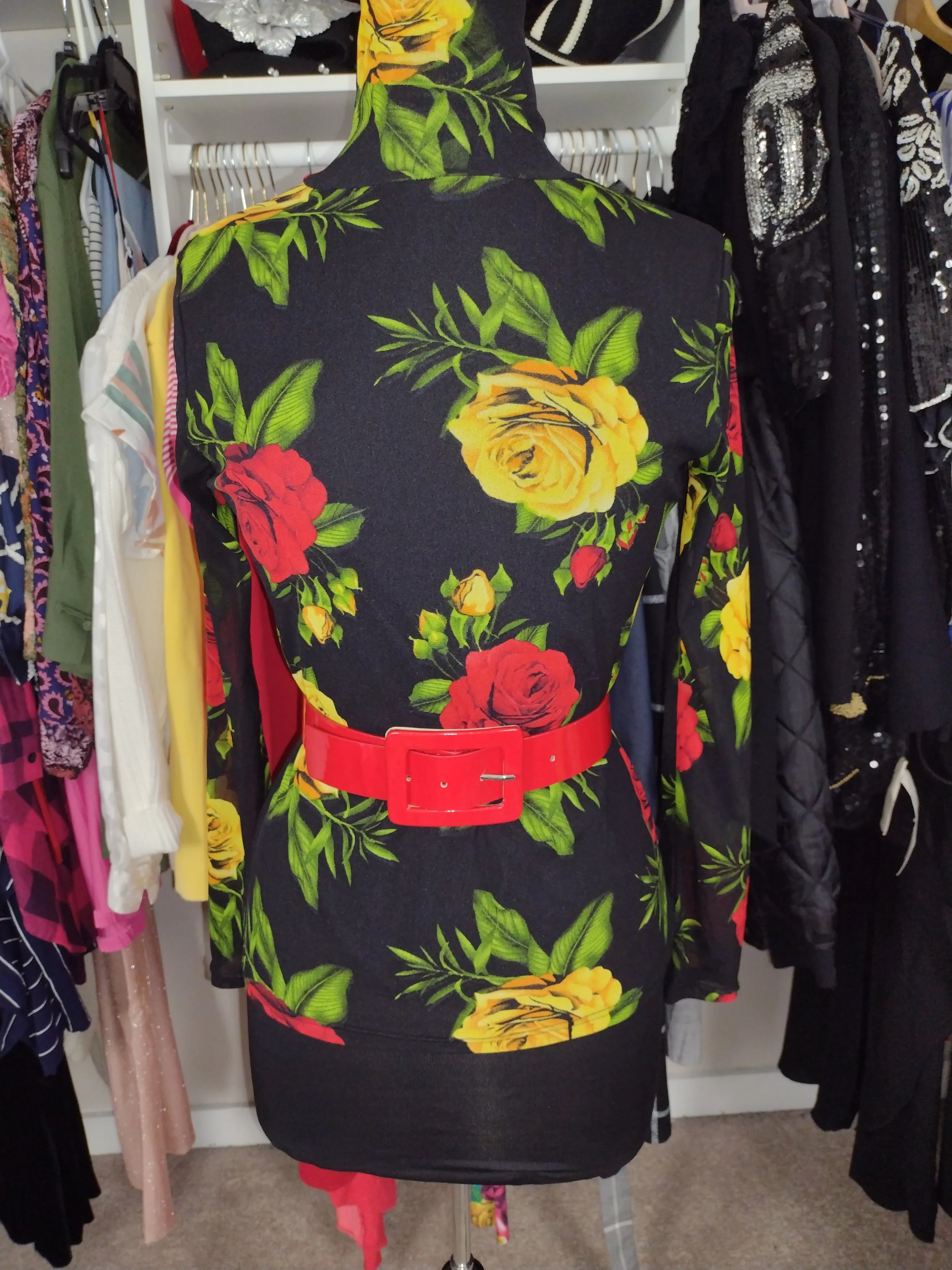 Black rose sheer sleeve Top size Large
