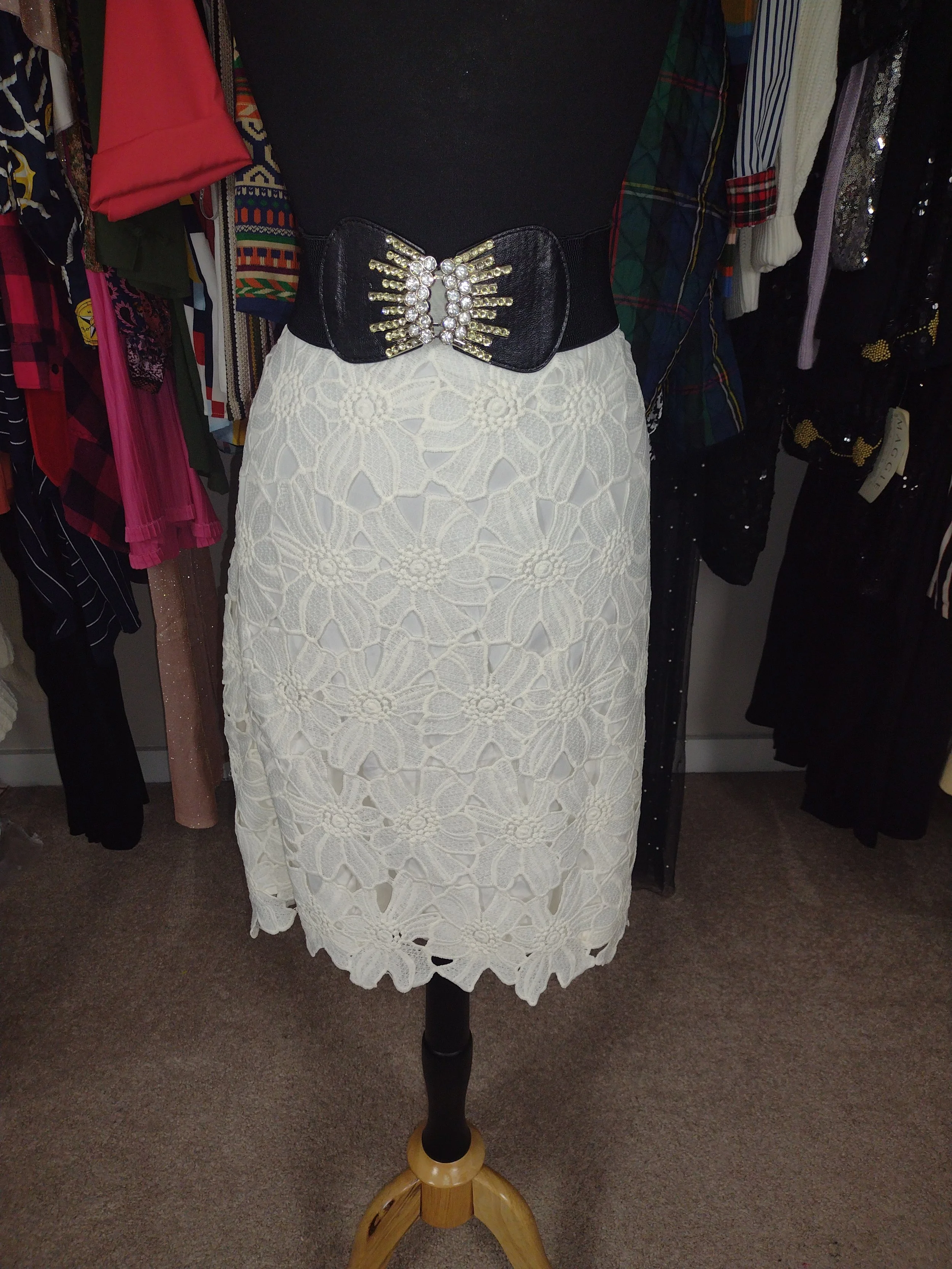 Ann Taylor Cream Lace Skirt Size 14 fits 10/12