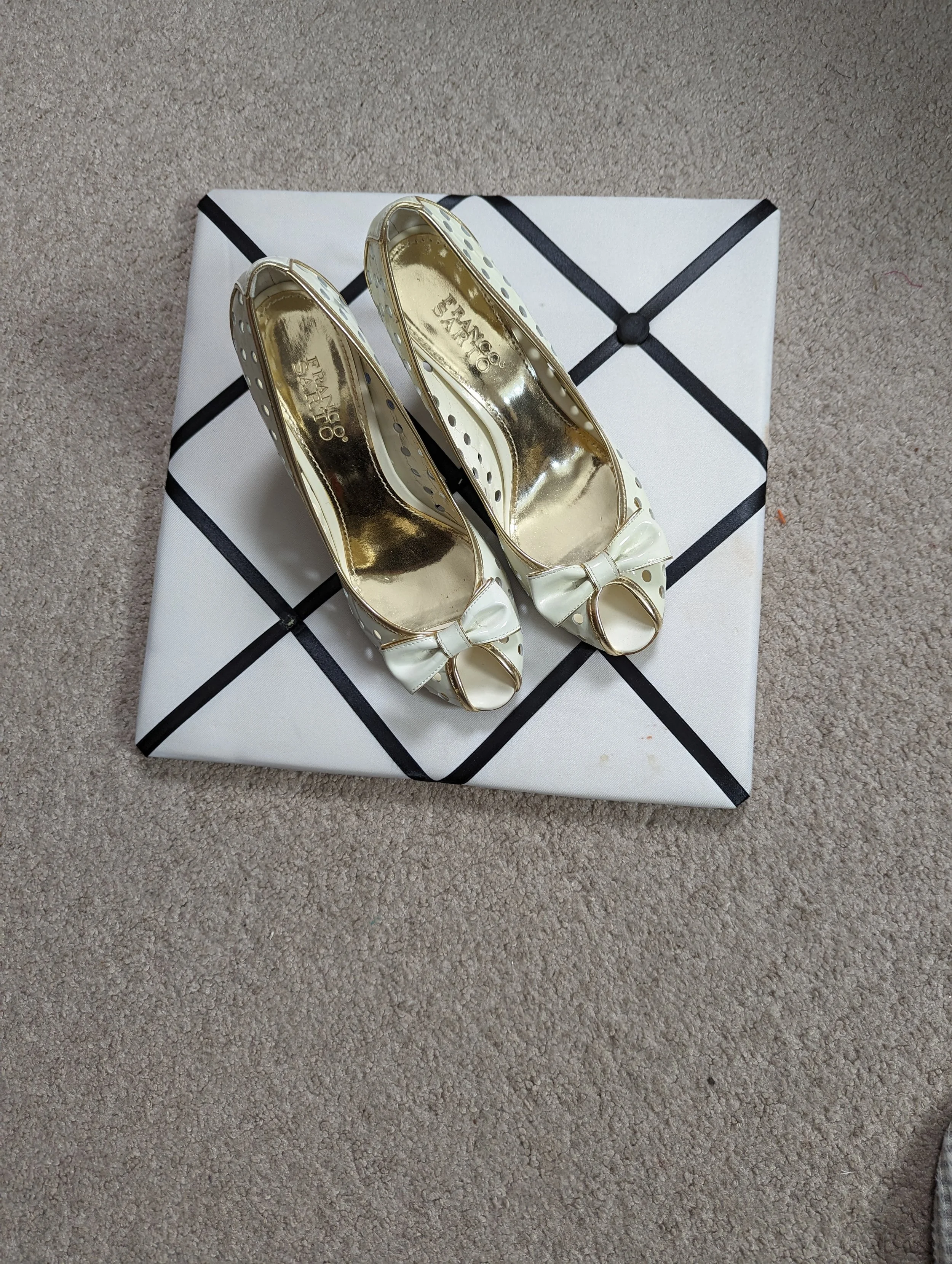 Franco Sarto Cream Patent Bow Heel Size 8.5/9