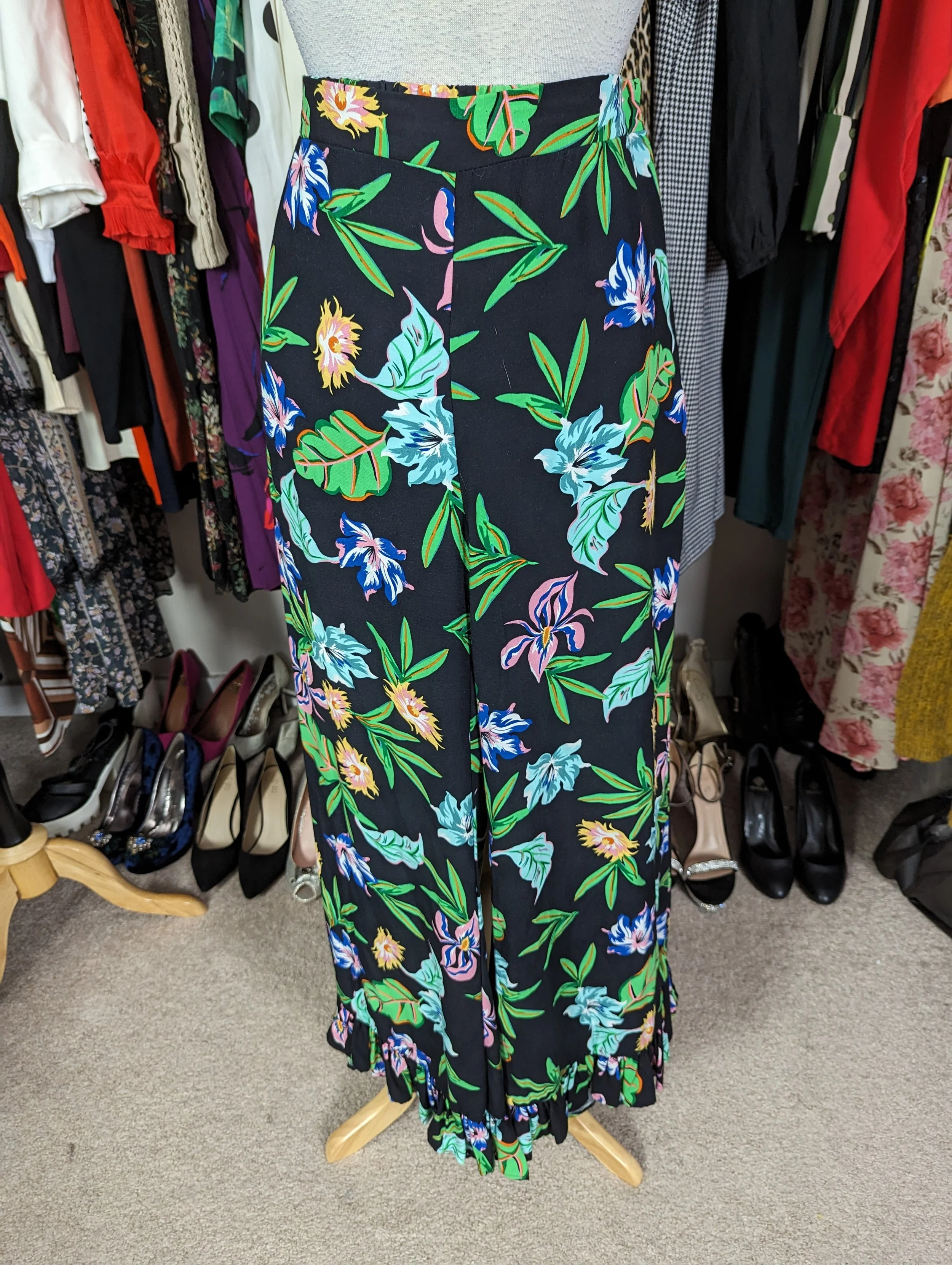Floral pants with ruffle hem size L 10/12