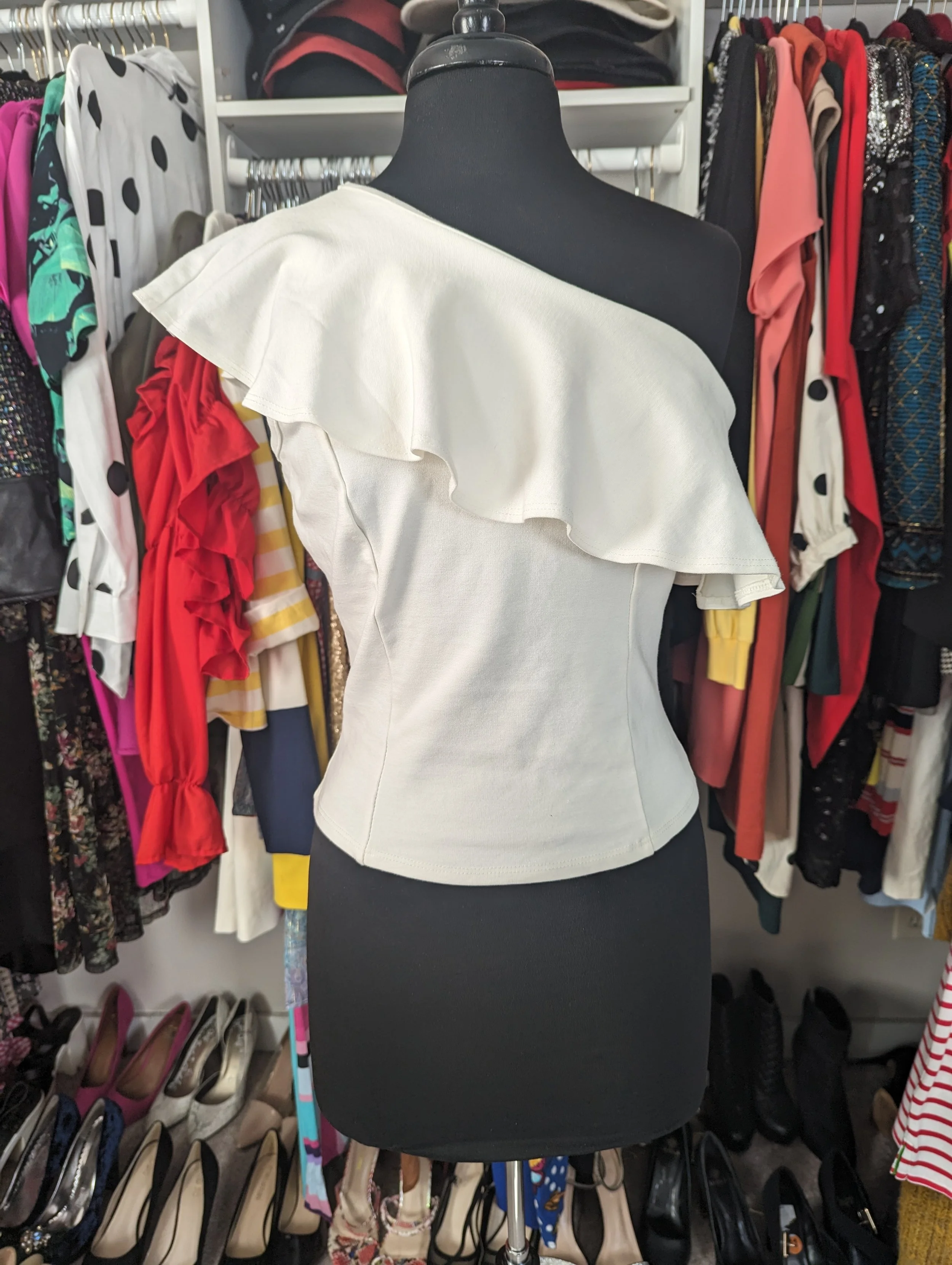 Cream Off the shoulder Top size 8/10