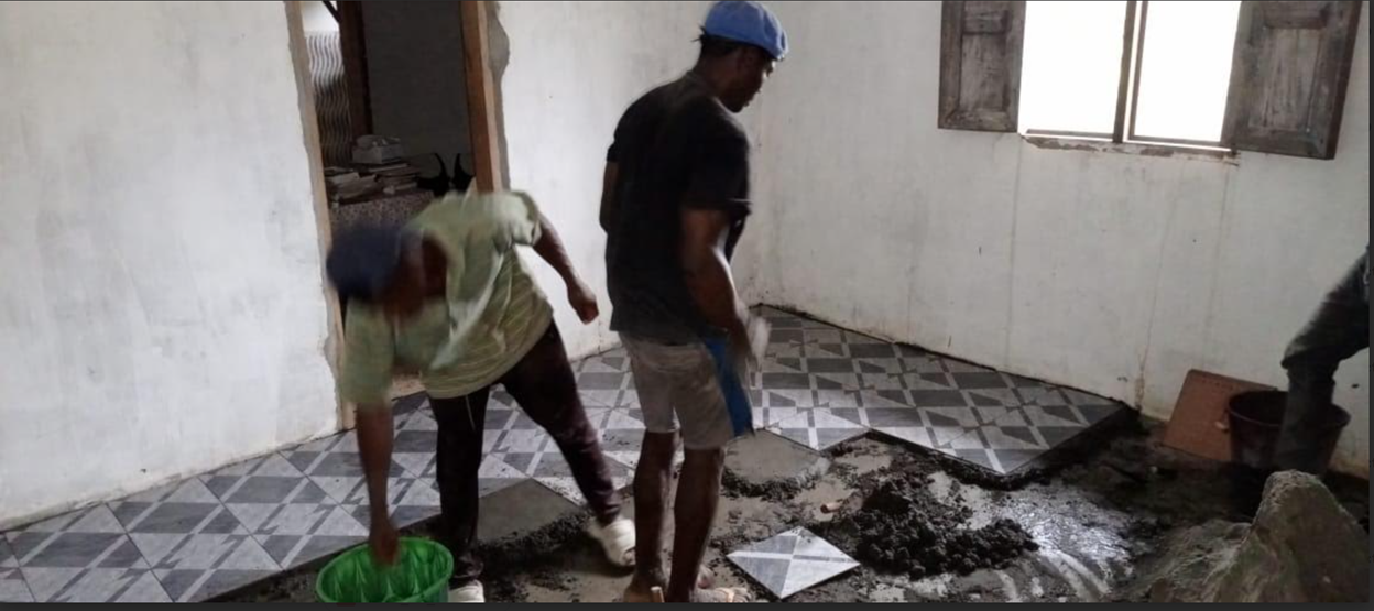 Laying floor tiles