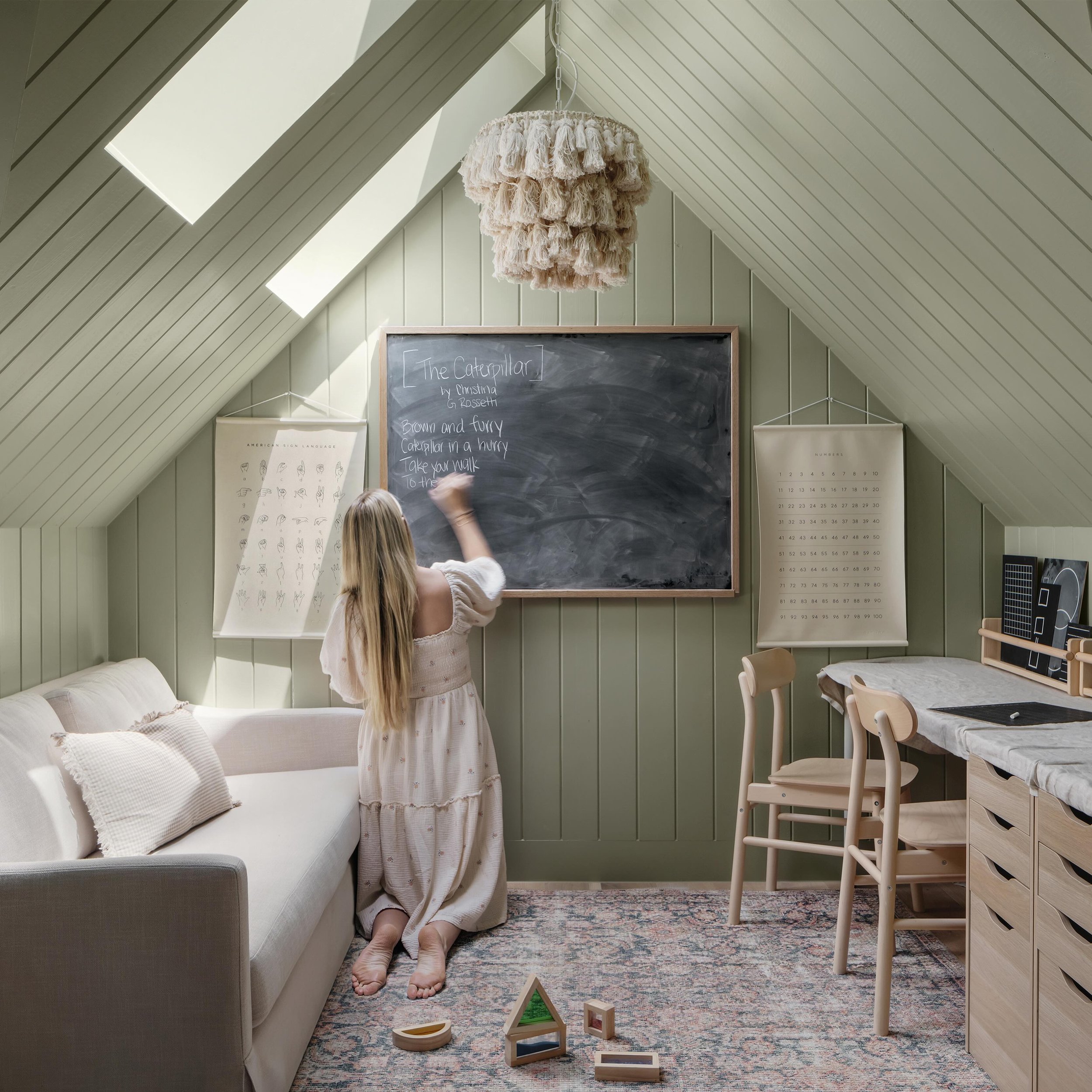 The dreamiest schoolroom imaginable! The family in our #Clawsonproject specifically wanted a space where their kids could play, create, learn, and use their imaginations to the fullest. What would your dream home have? Let us know in the comments! 💭