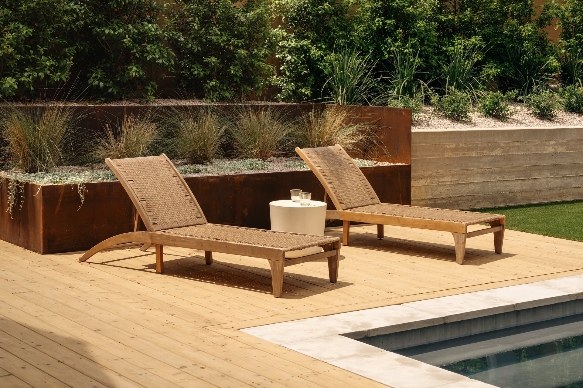 finley-ii-luxury-pool-deck.jpg