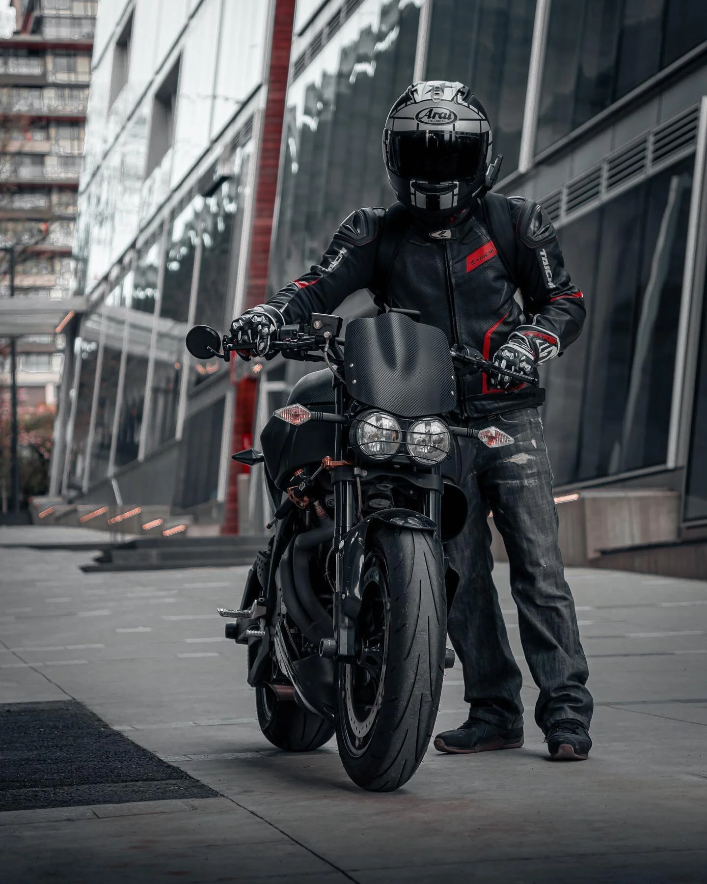 Too bad I wasn&rsquo;t filming this shot cause I nearly dropped my bike thinking the kick stand was down, not the first time nor the last ッ🐢

#Buell #buellxb #rstaichi #yamaha #kawasaki #suzuki #ridedunlop #epidemicmotors #gentlebikers #arai #bikeex