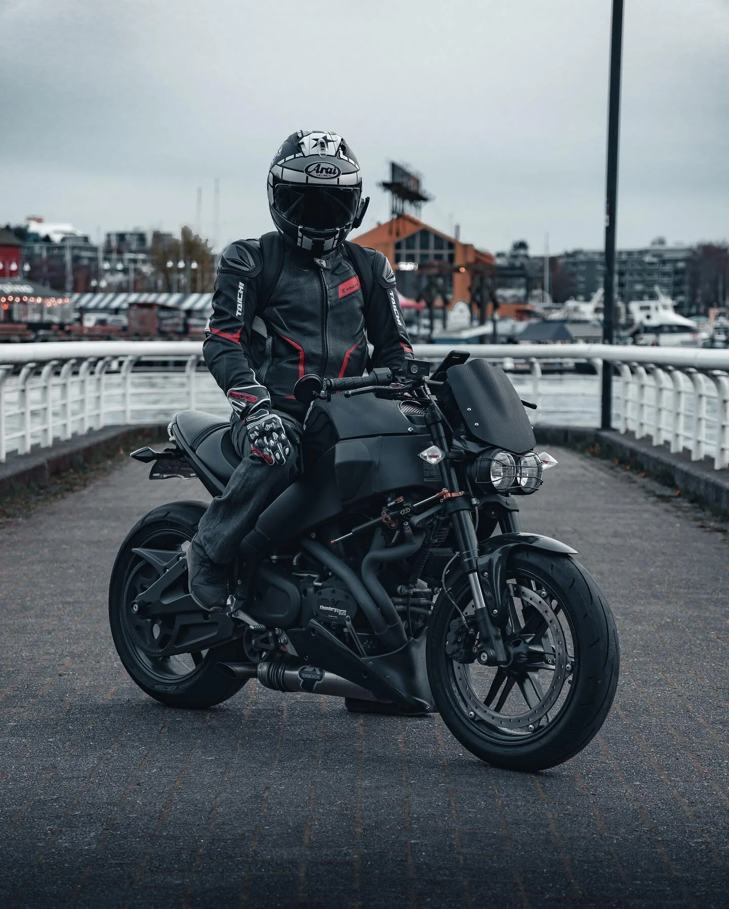 Bobble-head 👽

#Buell #buellxb #rstaichi #yamaha #kawasaki #suzuki #ridedunlop #epidemicmotors #gentlebikers #arai #bikeexif #alpinestars #kaferacers #caferacersofinstagram #dainese #xb9sx #ducati #dunlopsportmax #caferacergram #scramblersofinstagra