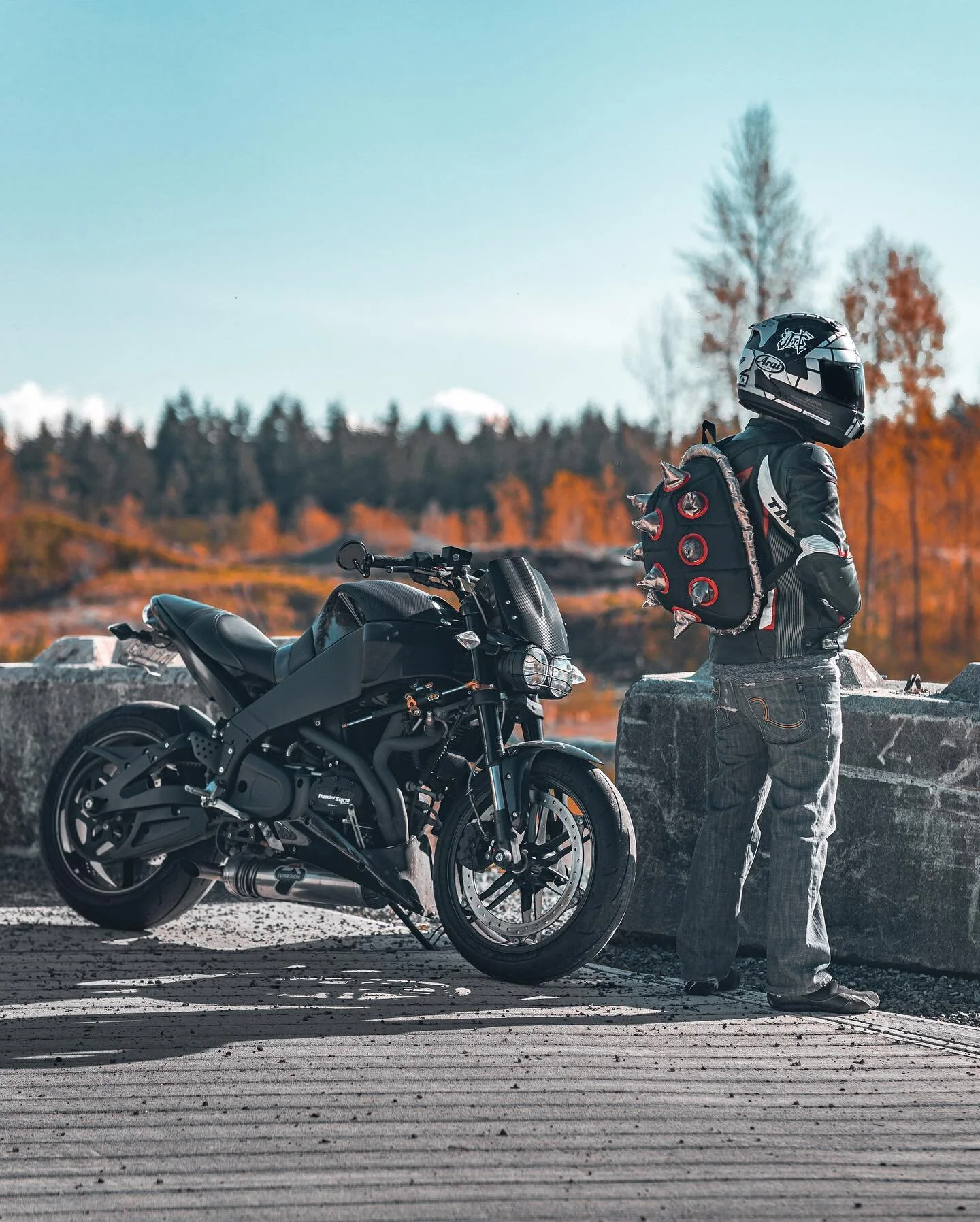 Algorithm favors bright colours but I tend to edit my photos dark &amp; less saturated LOL - guess I gotta take more colourful happy pics.. boooo ッ🐢

#buell #buellxb #rstaichi #yamaha #kawasaki #suzuki #ridedunlop #epidemicmotors #gentlebikers #arai