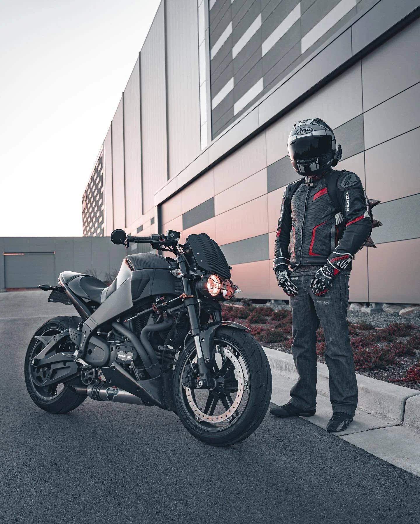 Side of Walmart is lit 🔥

#buell #buellxb #rstaichi #yamaha #kawasaki #suzuki #ridedunlop #epidemicmotors #gentlebikers #arai #bikeexif #alpinestars #kaferacers #caferacersofinstagram #dainese #xb9sx #ducati #dunlopsportmax #caferacergram #scrambler