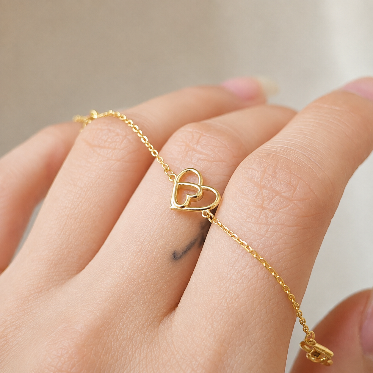 18BBA79700171*19-18K-HEARTLINK-BRACELET-03.png