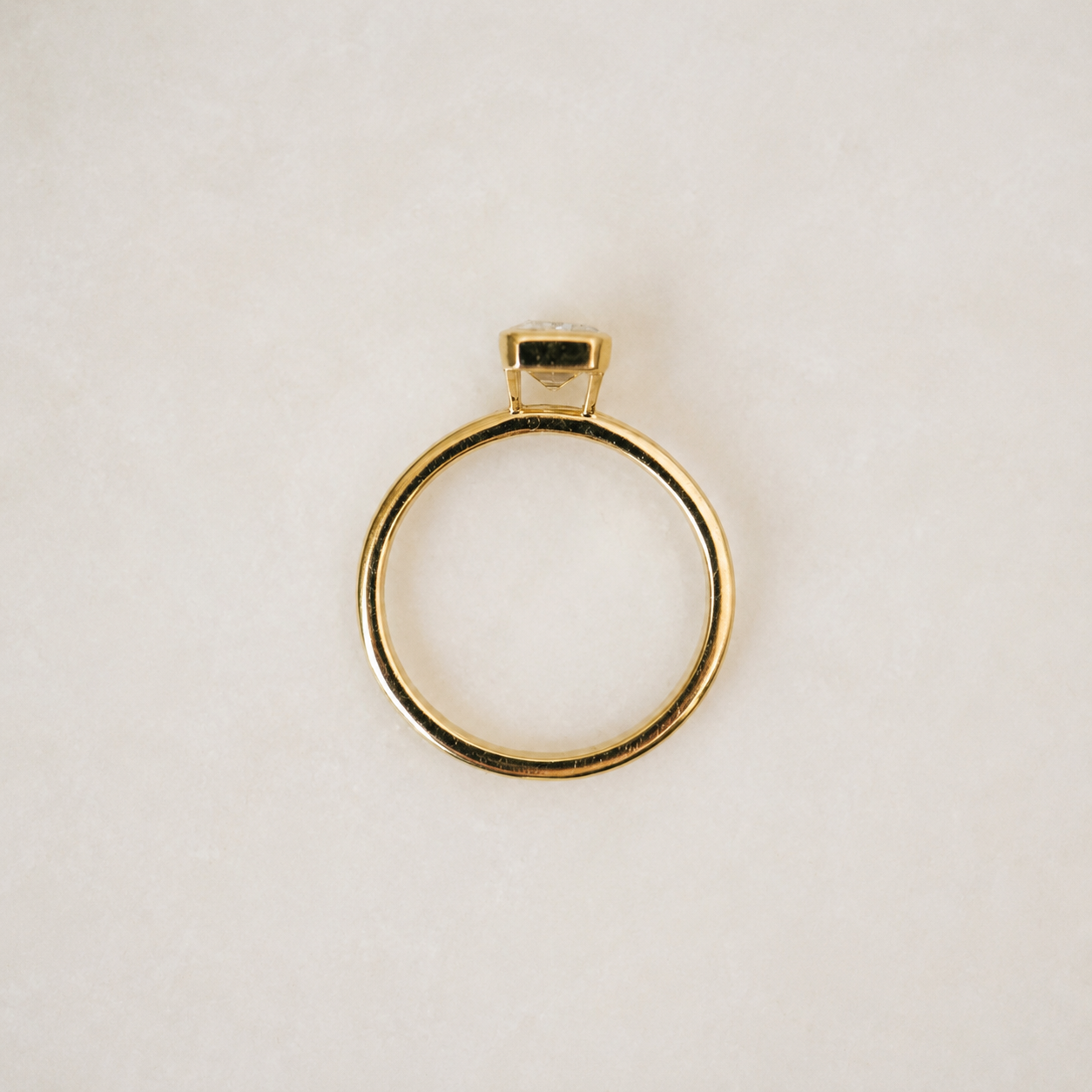 UGR4621-Elara Half-Bezel Ring-05.png