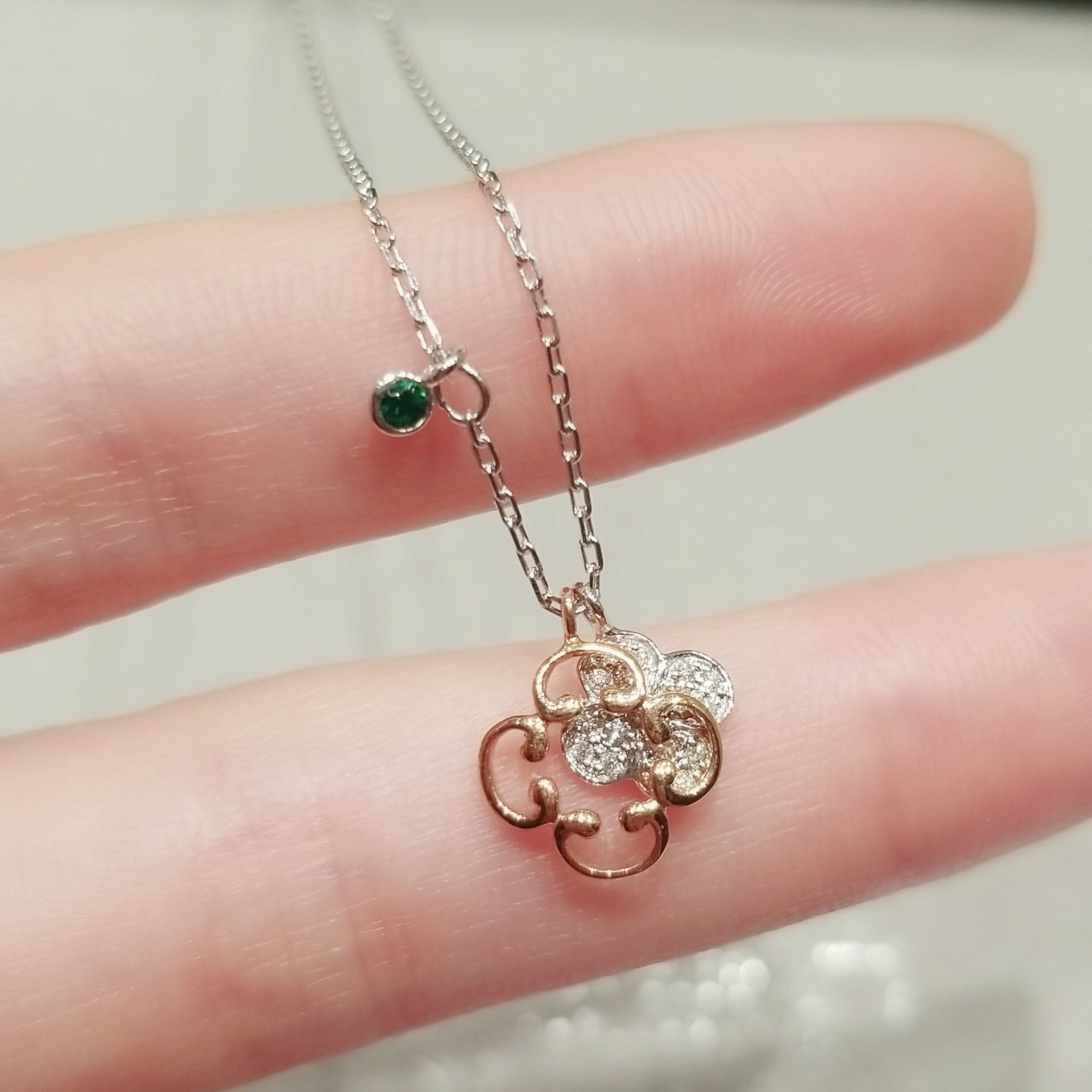 18K Clover-in-the-wind Diamond Pendant