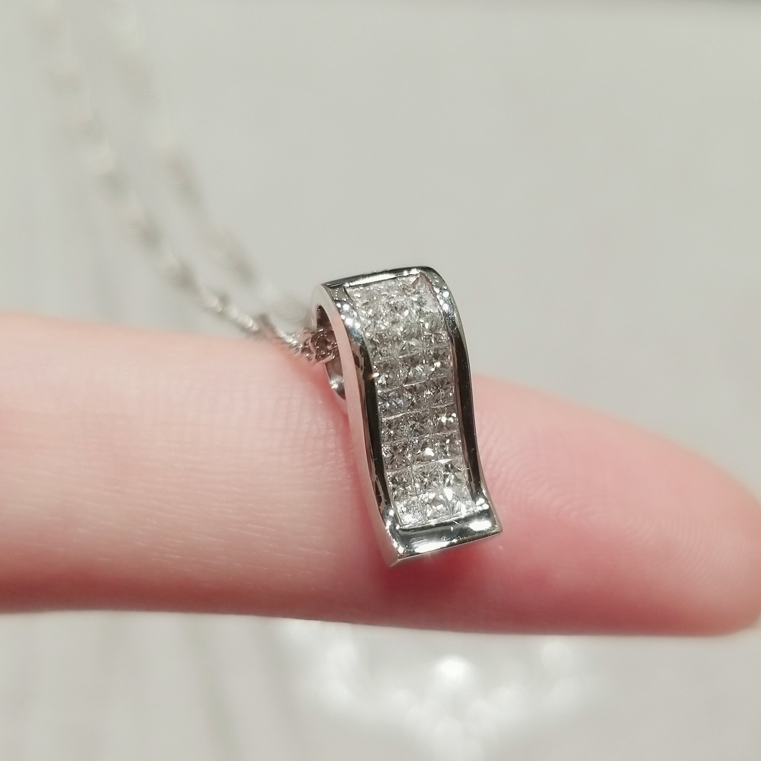 18K Diamond Lounge Pendant