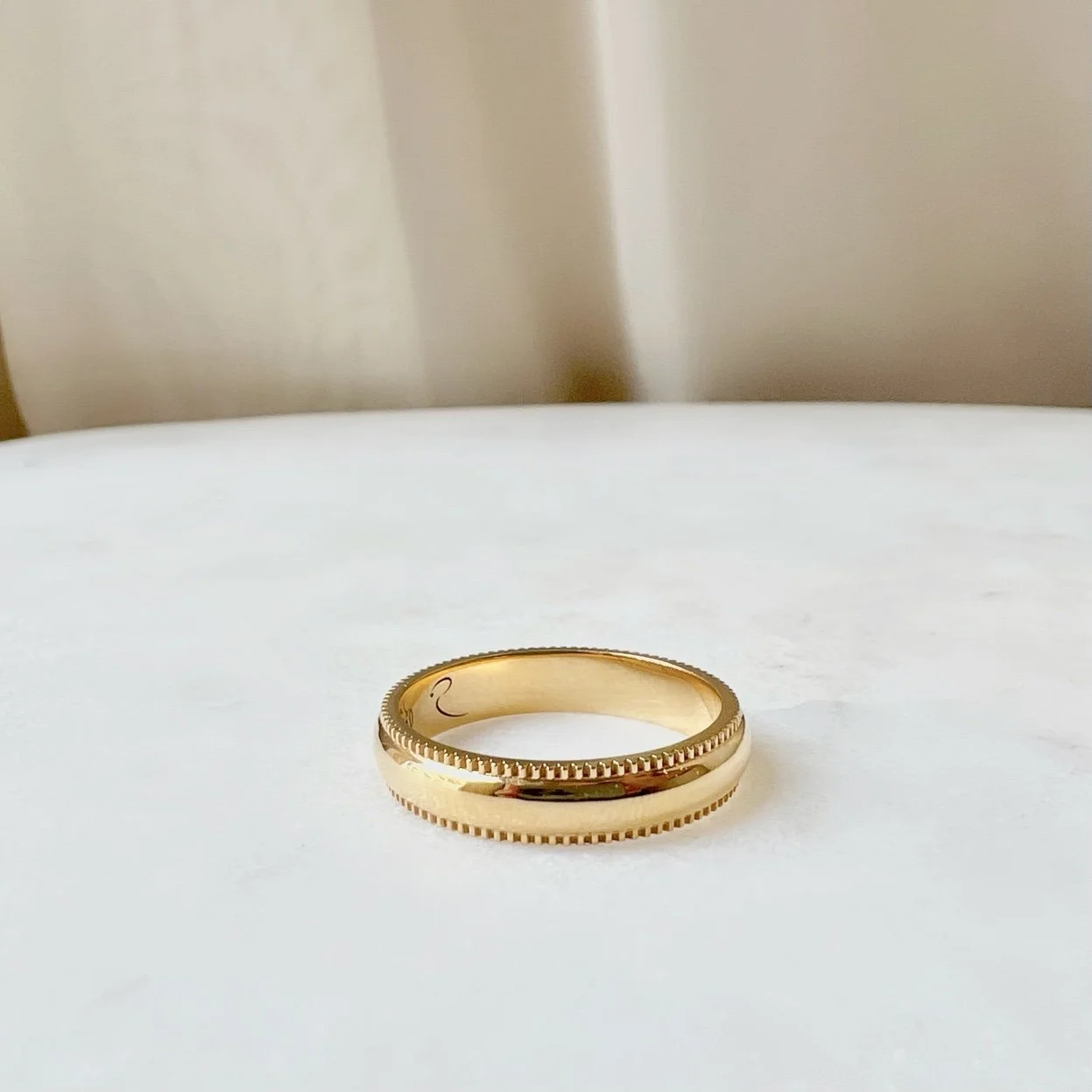 18K Milgrain Edged Band