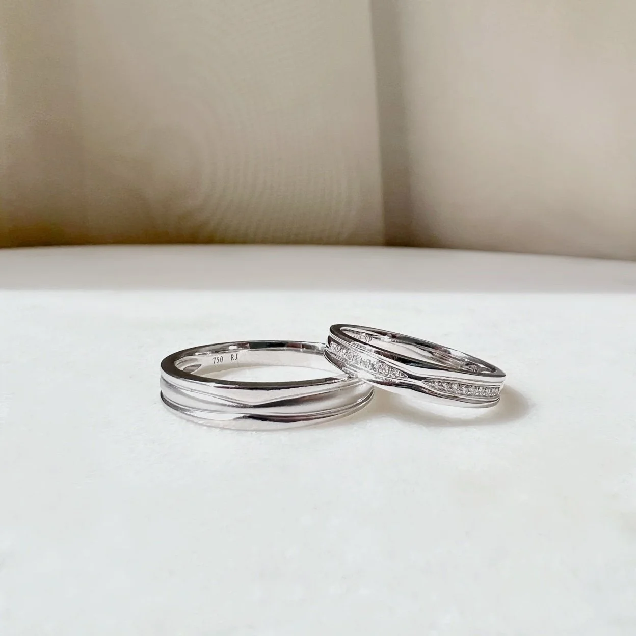 18K White Gold Romantic Groove Ring