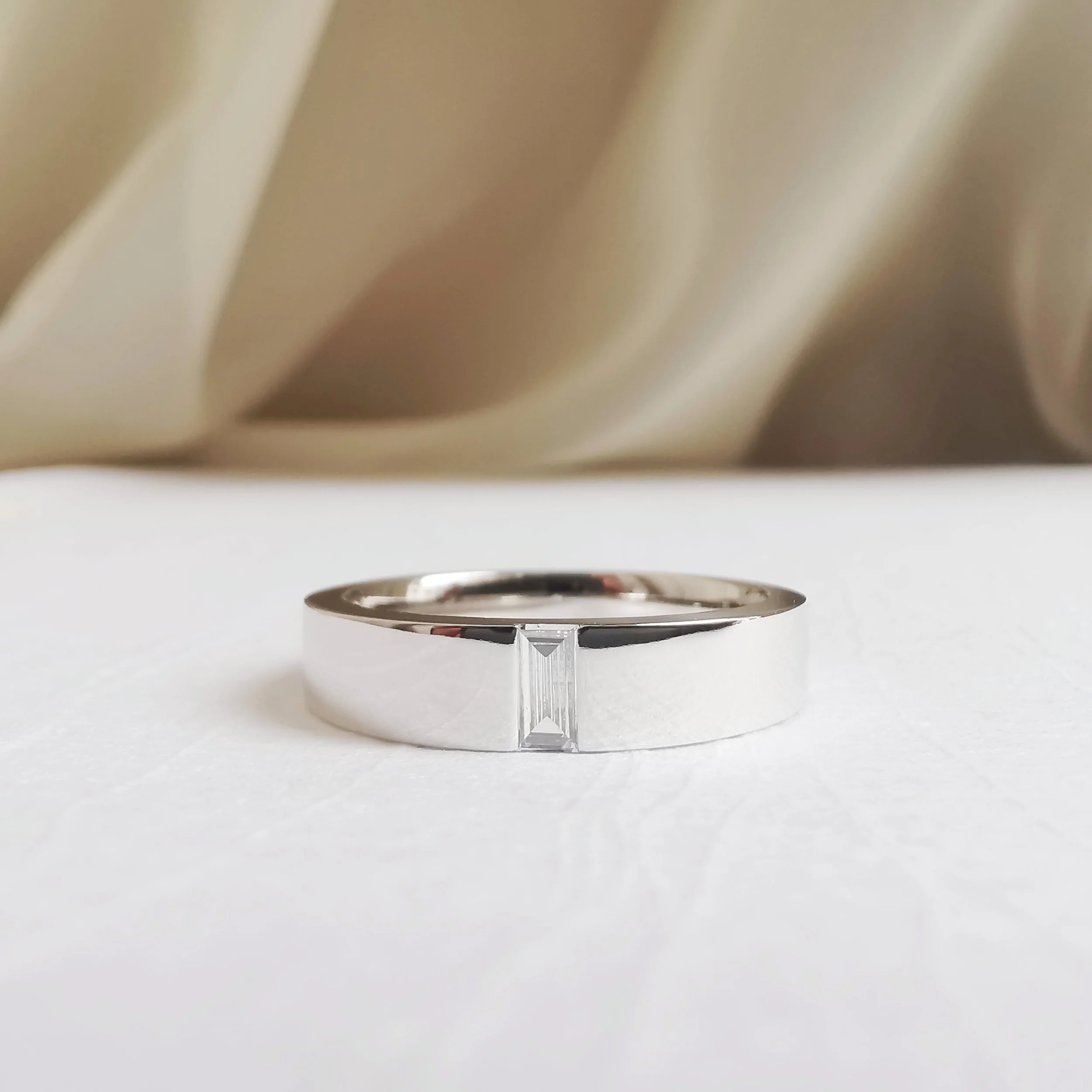 18K Single Diamond Band (Man's)