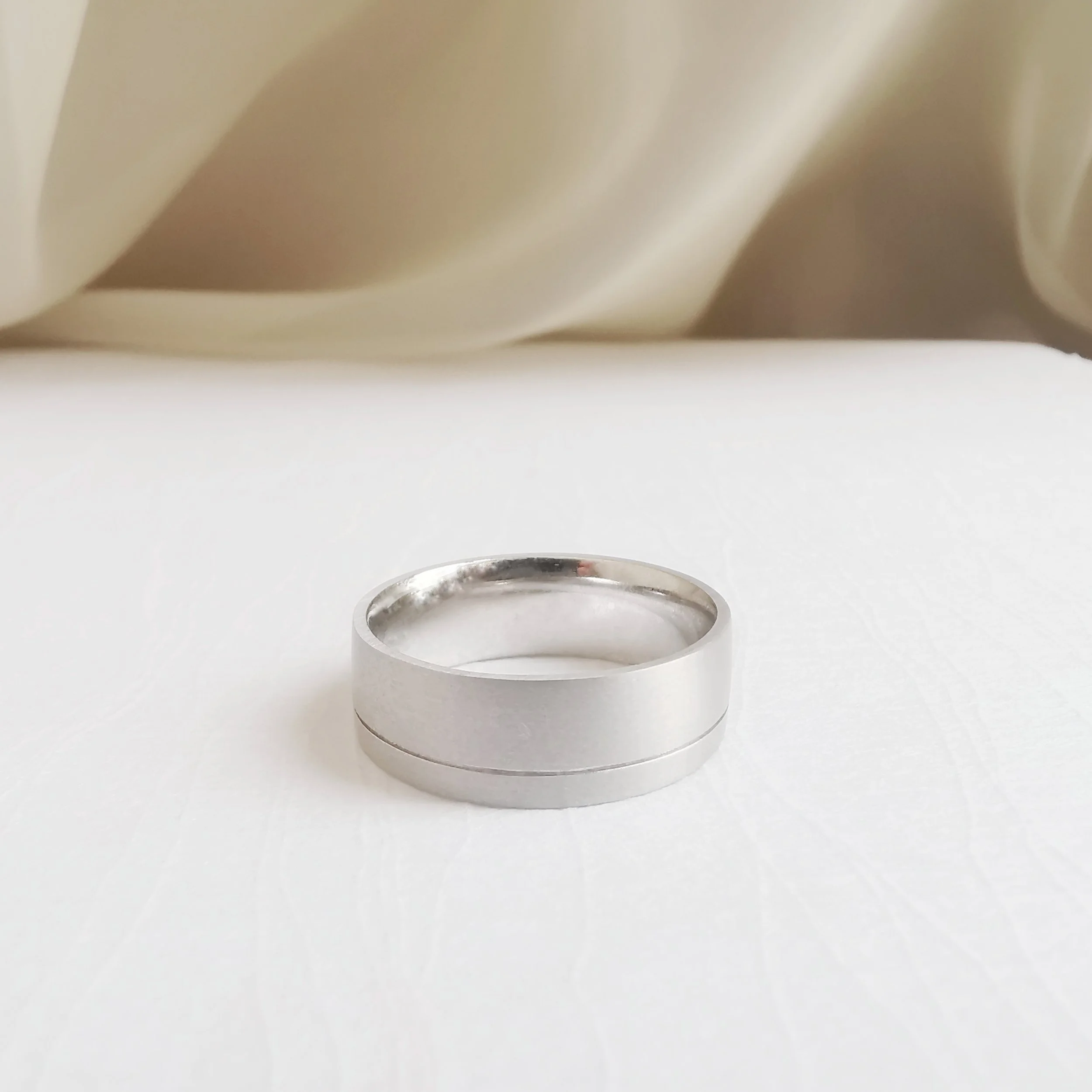 18K Matte Finished Band with a line