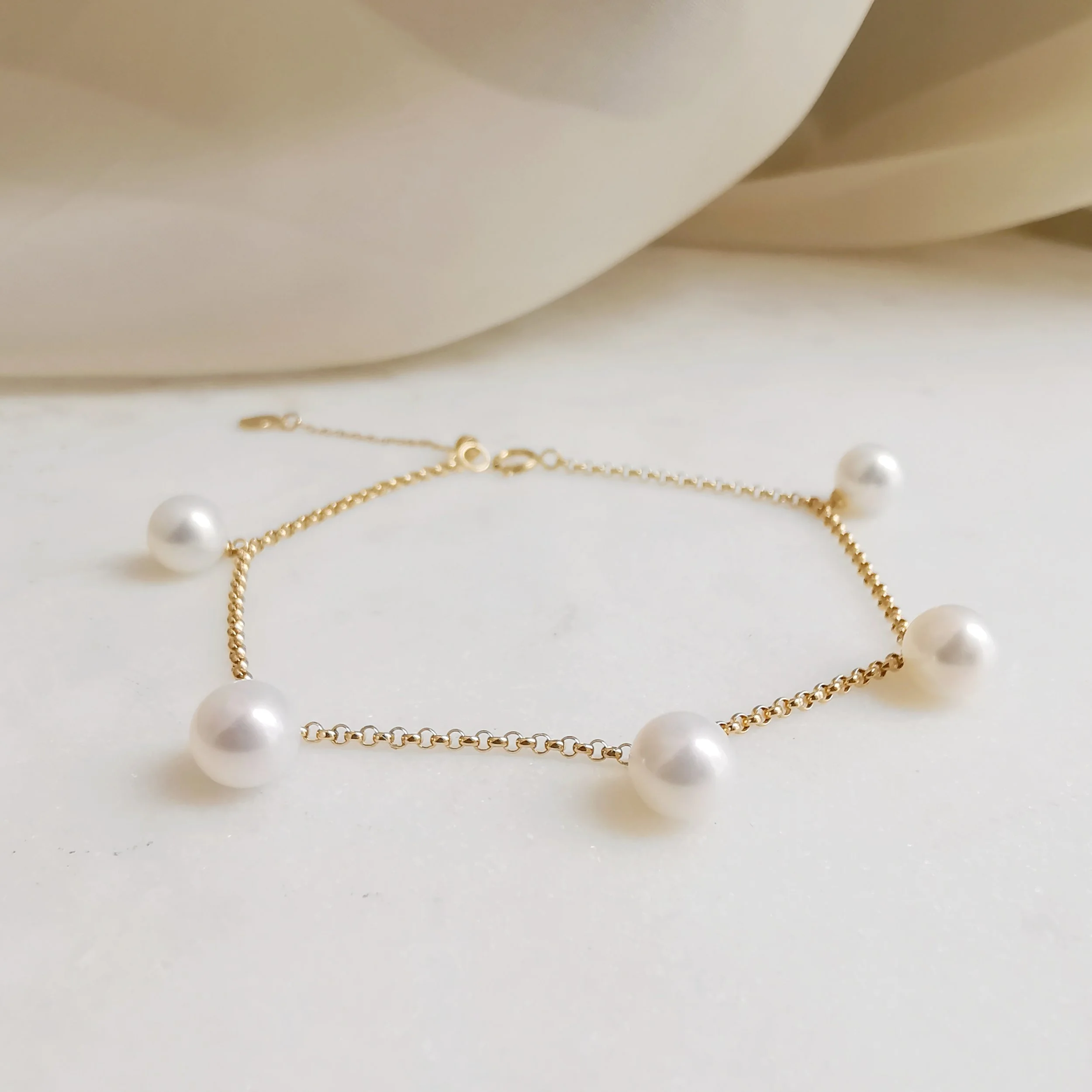 18K Floating Akoya Bracelet