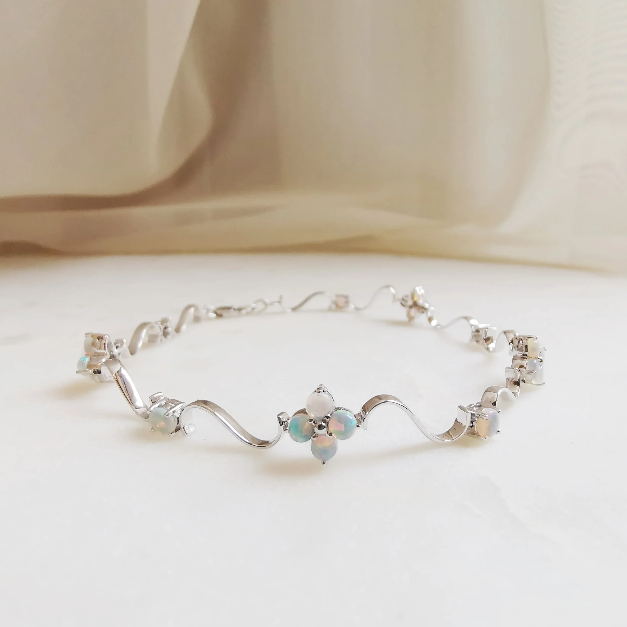 Daisy-Chain Bracelet