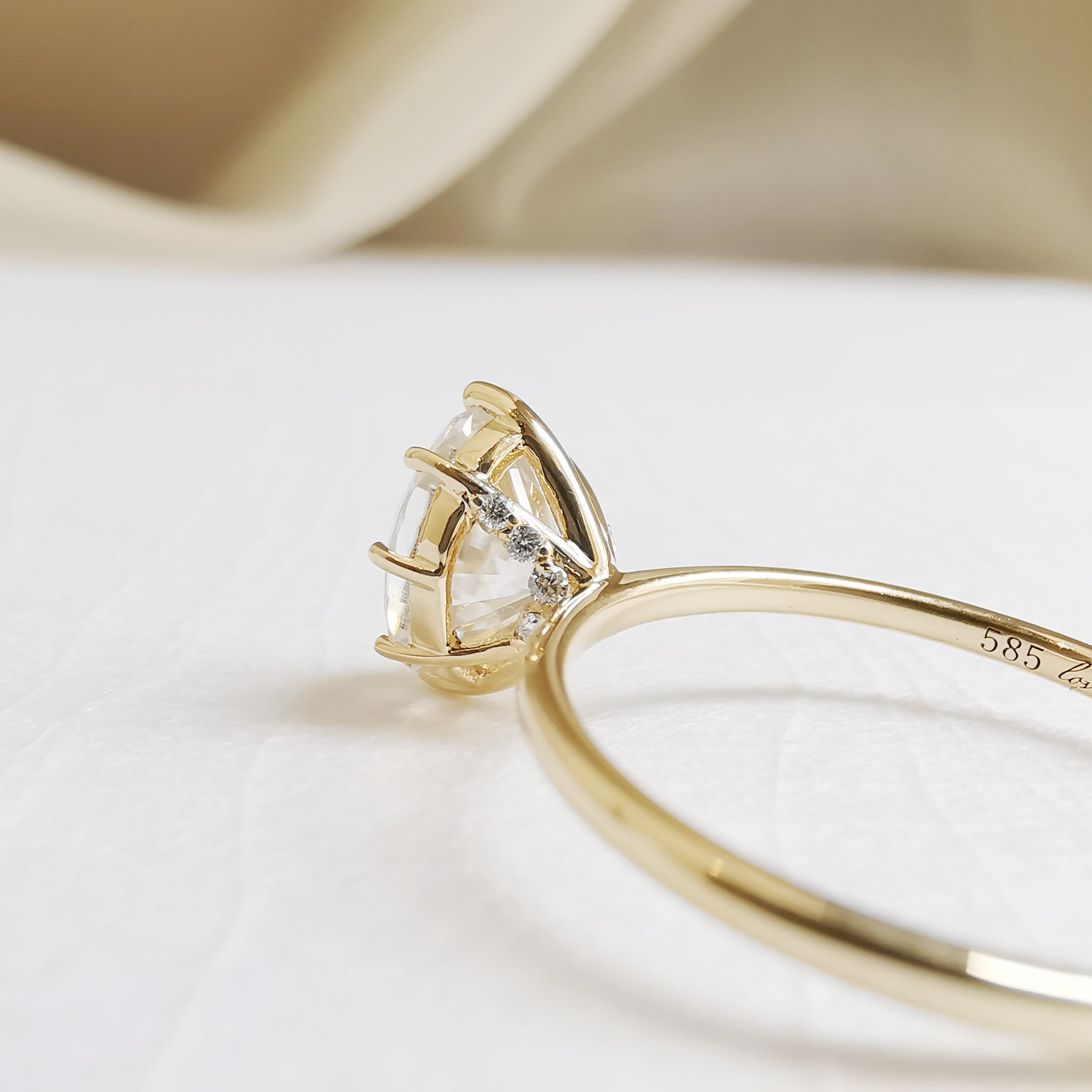 18K "The Diamond Fountain" Round Moissanite Ring