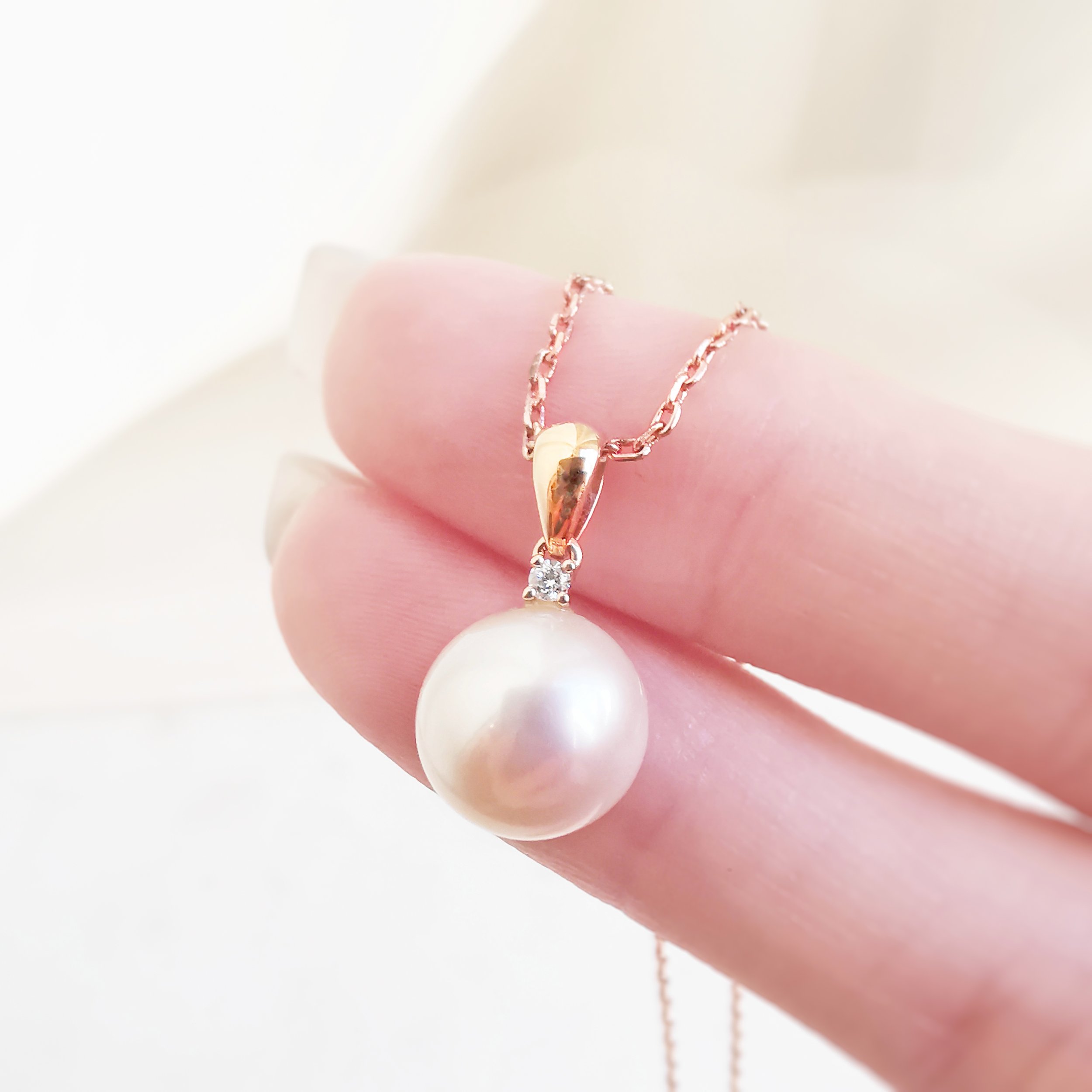 Gold Freshwater Pearl Necklace | 18 inch Single Pearl | Bohemian Betty –  Bohemian Betty Jewellery