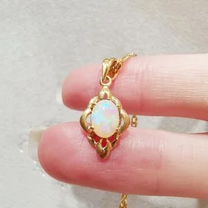 18K Vintage Oval Opal Pendant