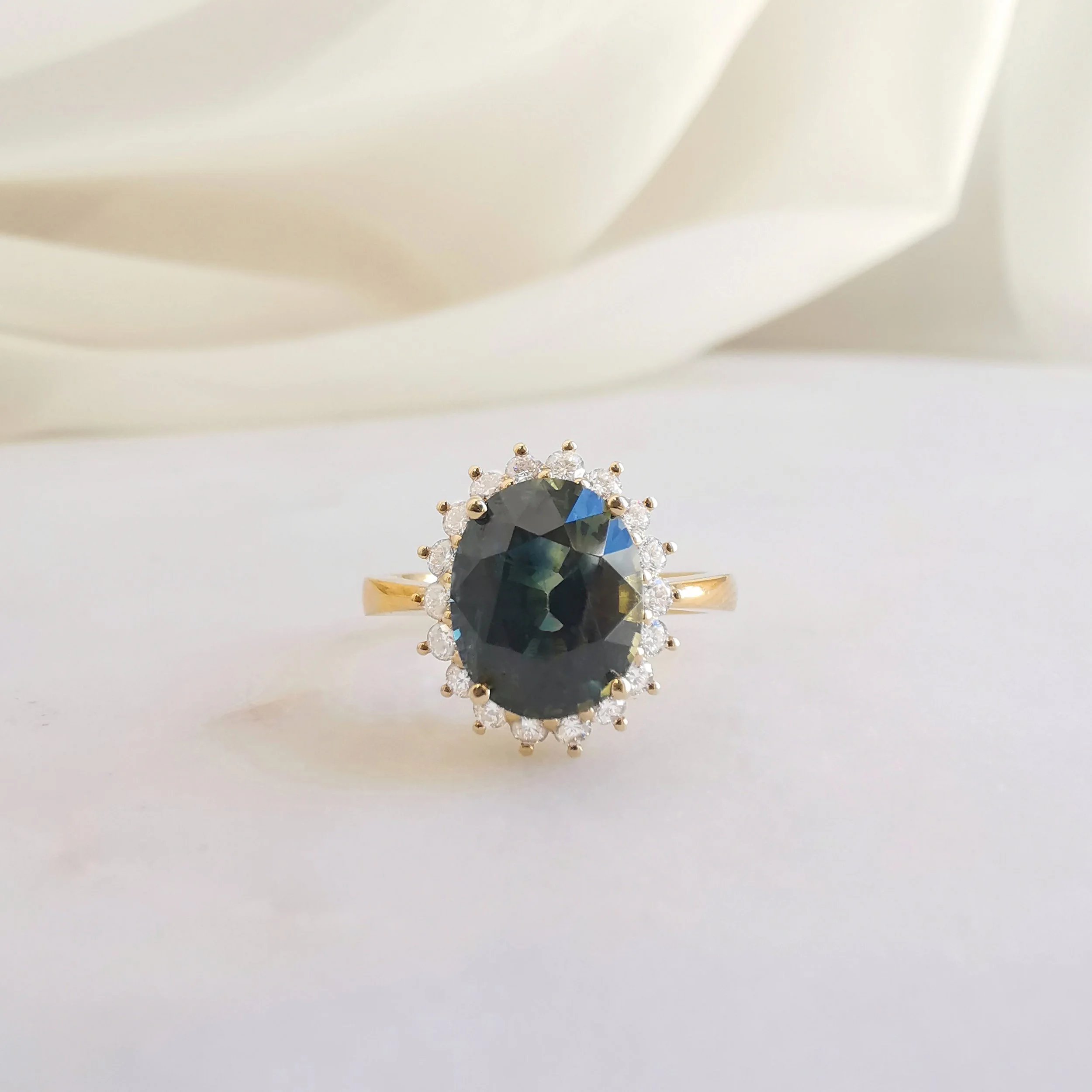18K Green Rays Sapphire Ring
