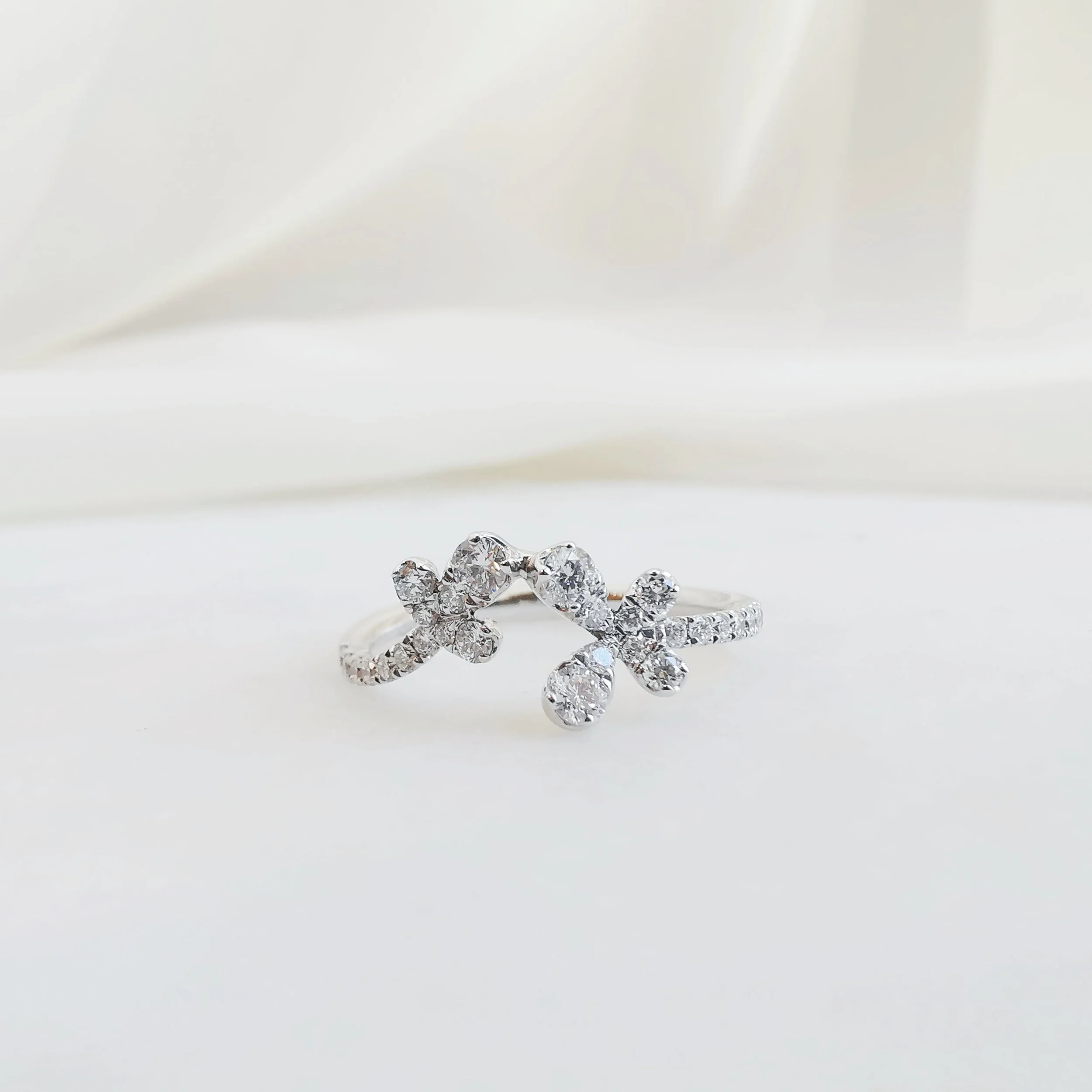 18K Flourishing Blooms Diamond Ring