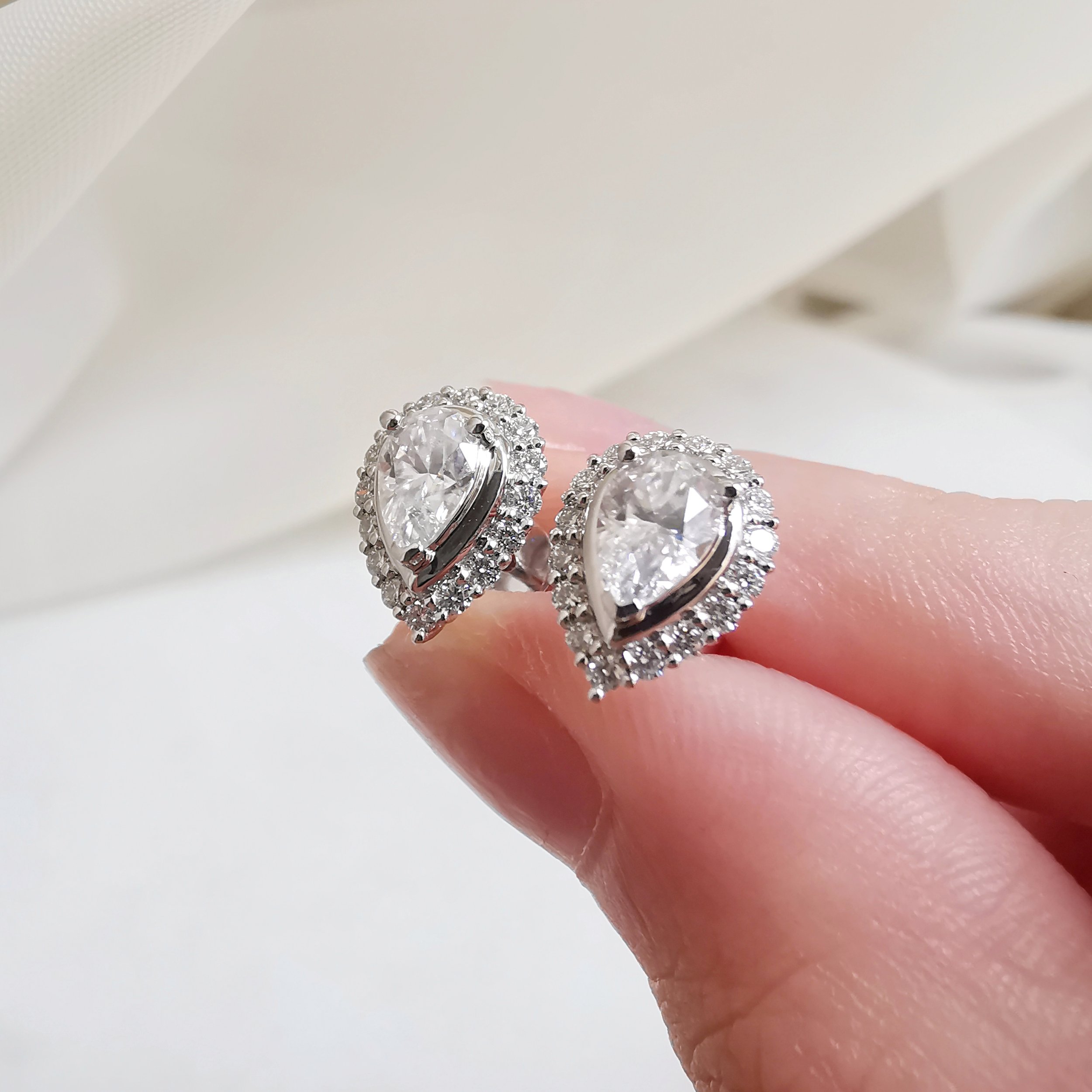 14K Damea Pear Solitaire Moissanite Stud Earrings 2.jpeg