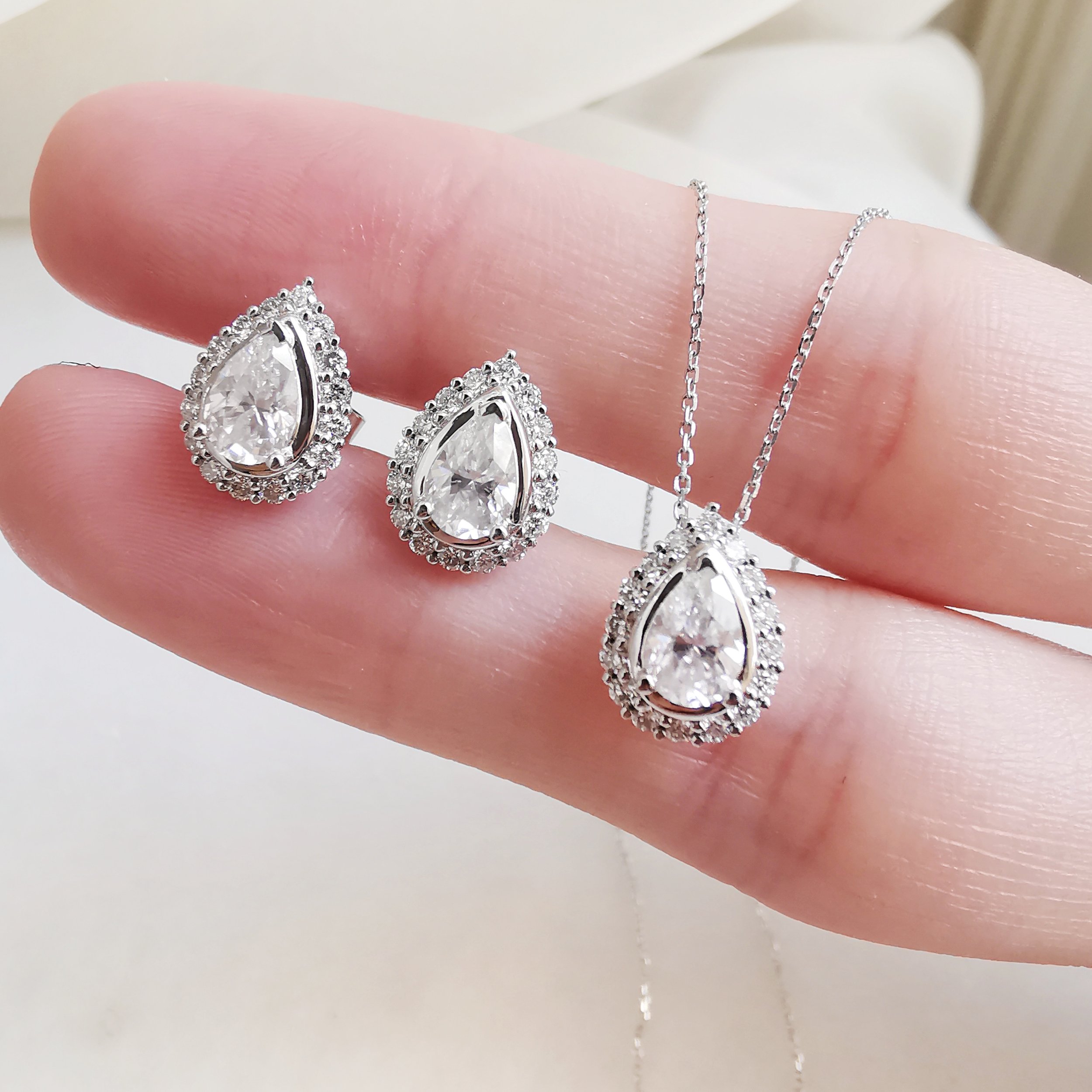 14K Damea Pear SET.jpeg