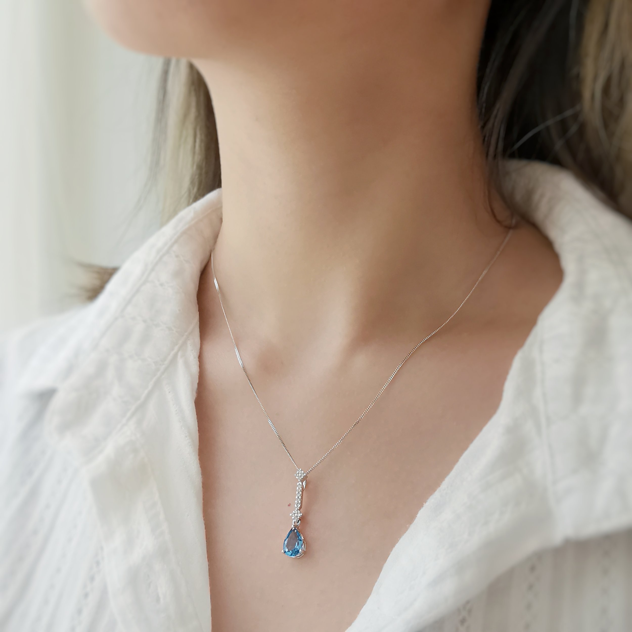 18K Yuliang Blue Topaz Pendant with Diamond 5.jpeg
