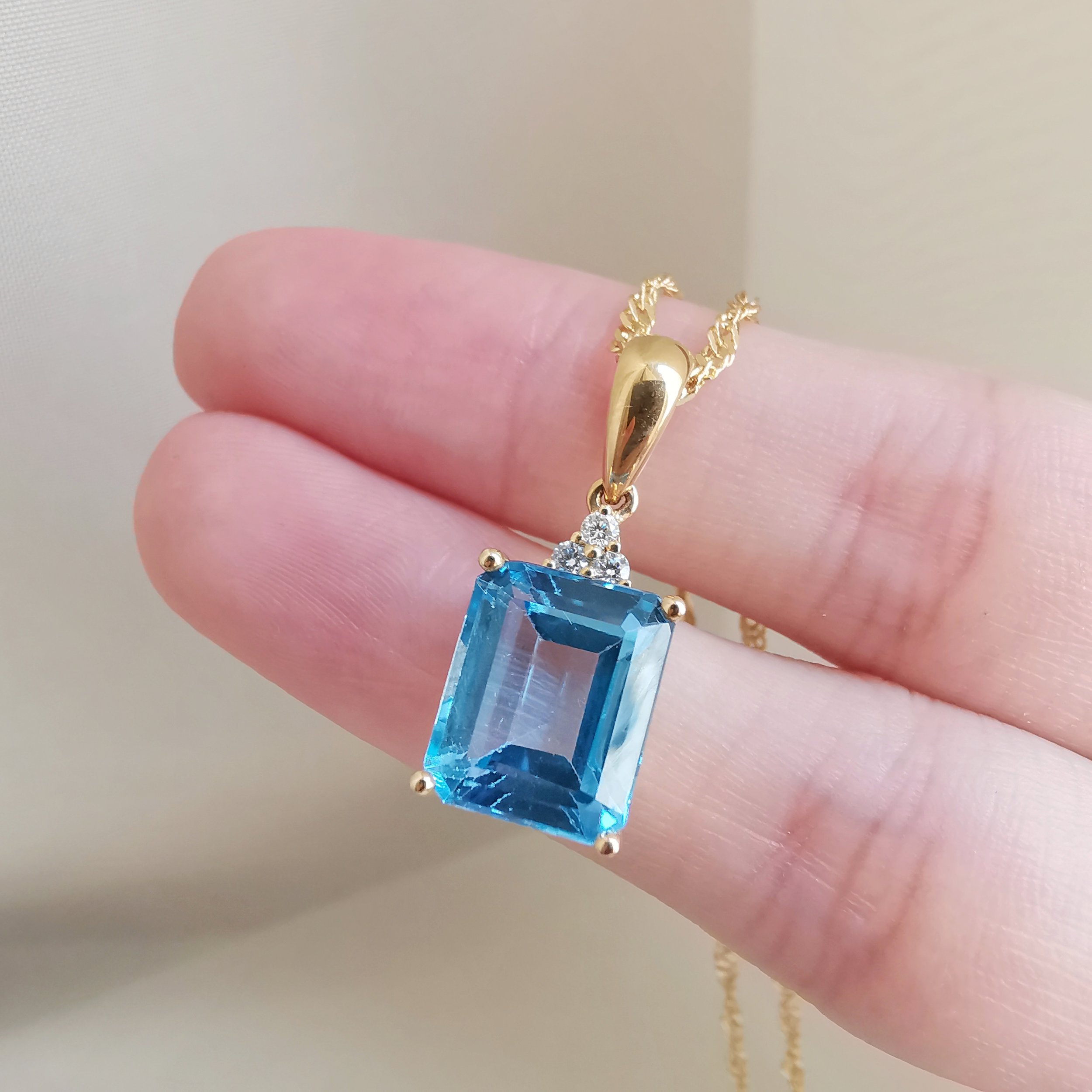 18K Miroiter Emerald Blue Topaz Pendant with Diamond 1.jpeg
