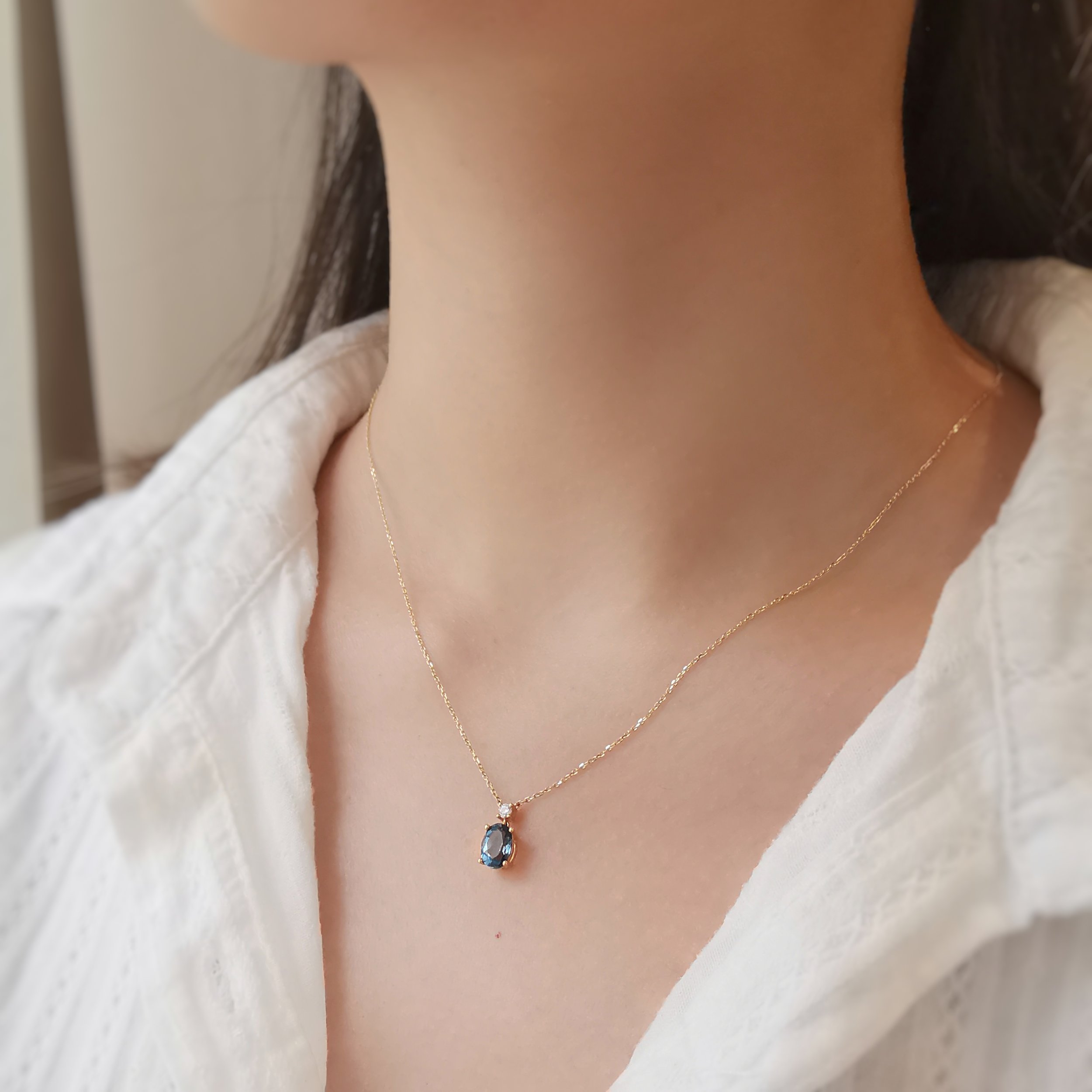 18K Baisse Blue Topaz Necklace with Diamond 1.jpeg